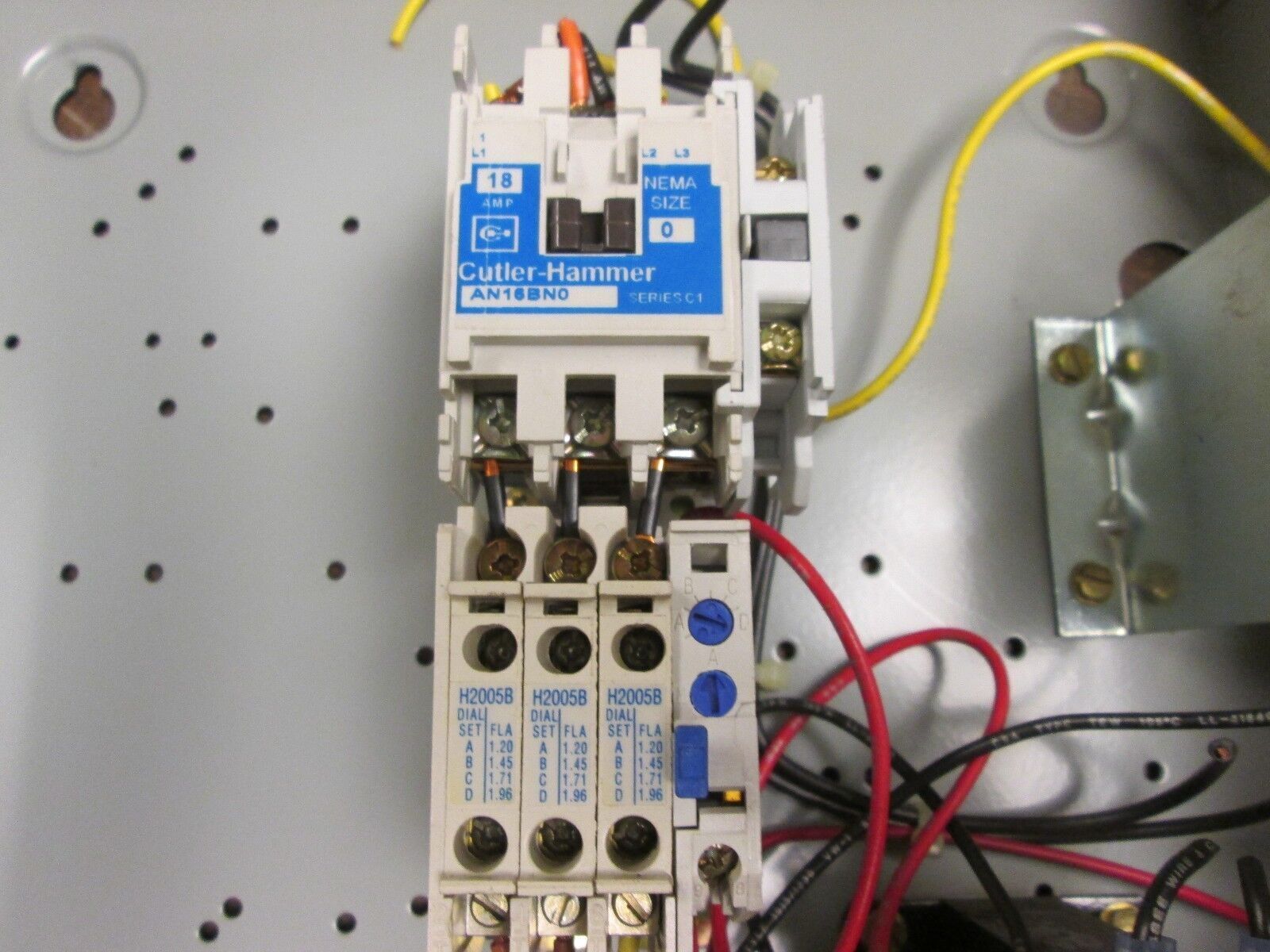 Cutler Hammer Enclosed Starter ECN0701CAA Contactor: AN16BN0 Size 0 18A Used