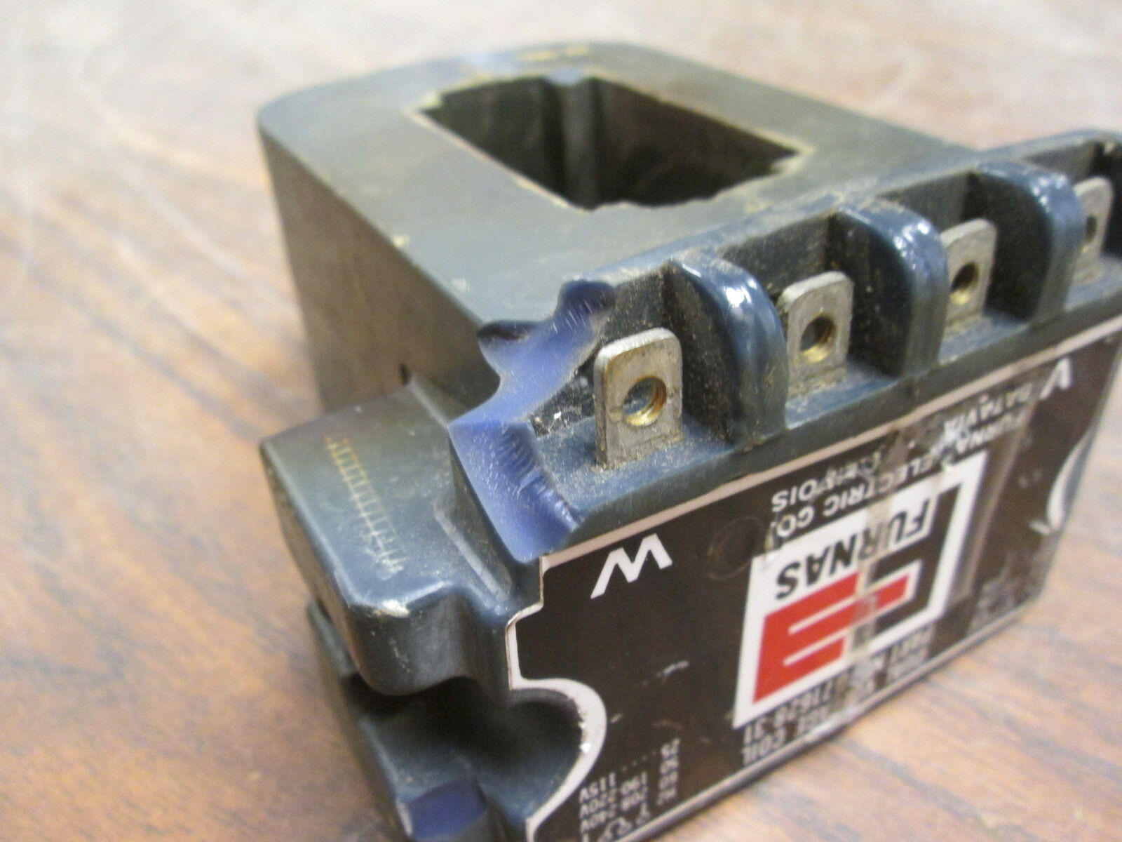 Furnas Dual Voltage Coil D71628-31 115V@25Hz *Chipped Insulator* Used