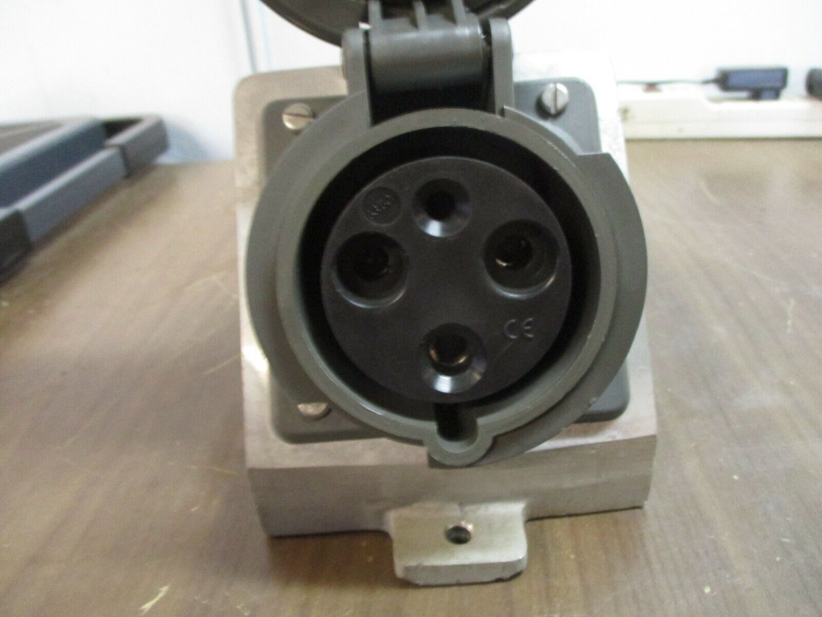 Pass & Seymour Legrand Watertight Receptacle PS360R6-W 60A 250V 2P 3W Used