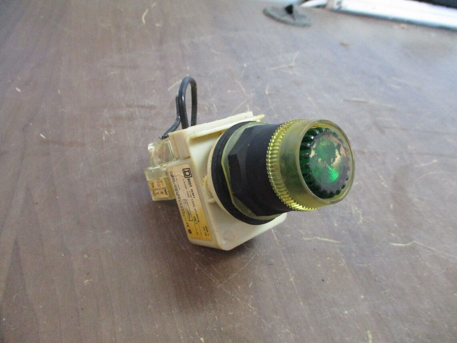 Square D Illuminated Push Button 9001 KM1 Ser. H 110-120V 50-60Hz Green Used