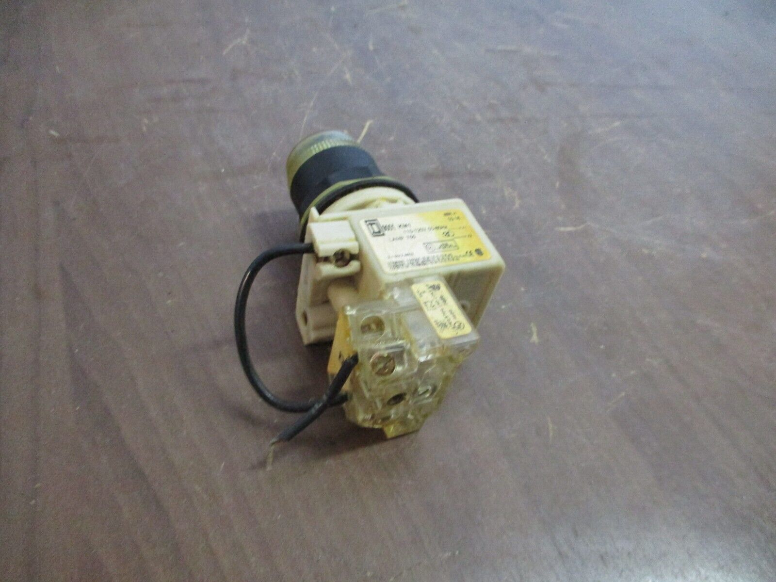 Square D Illuminated Push Button 9001 KM1 Ser. H 110-120V 50-60Hz Green Used