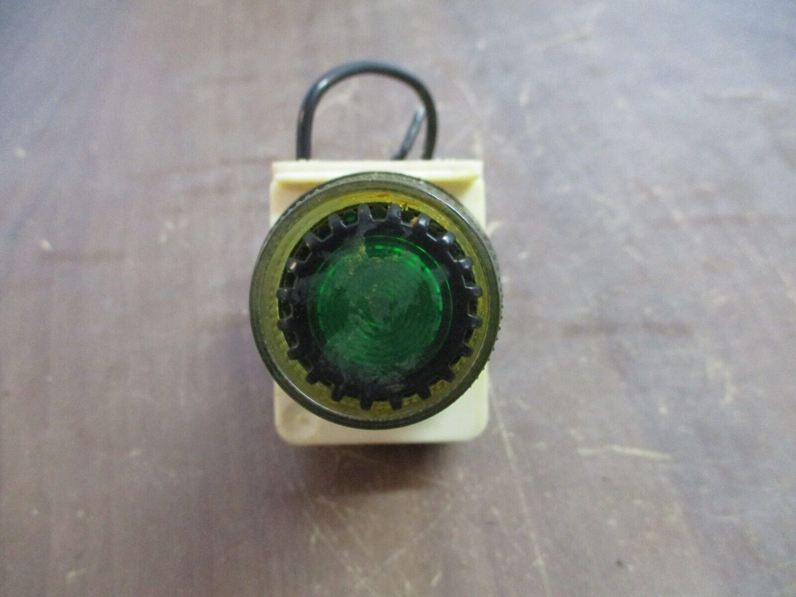 Square D Illuminated Push Button 9001 KM1 Ser. H 110-120V 50-60Hz Green Used