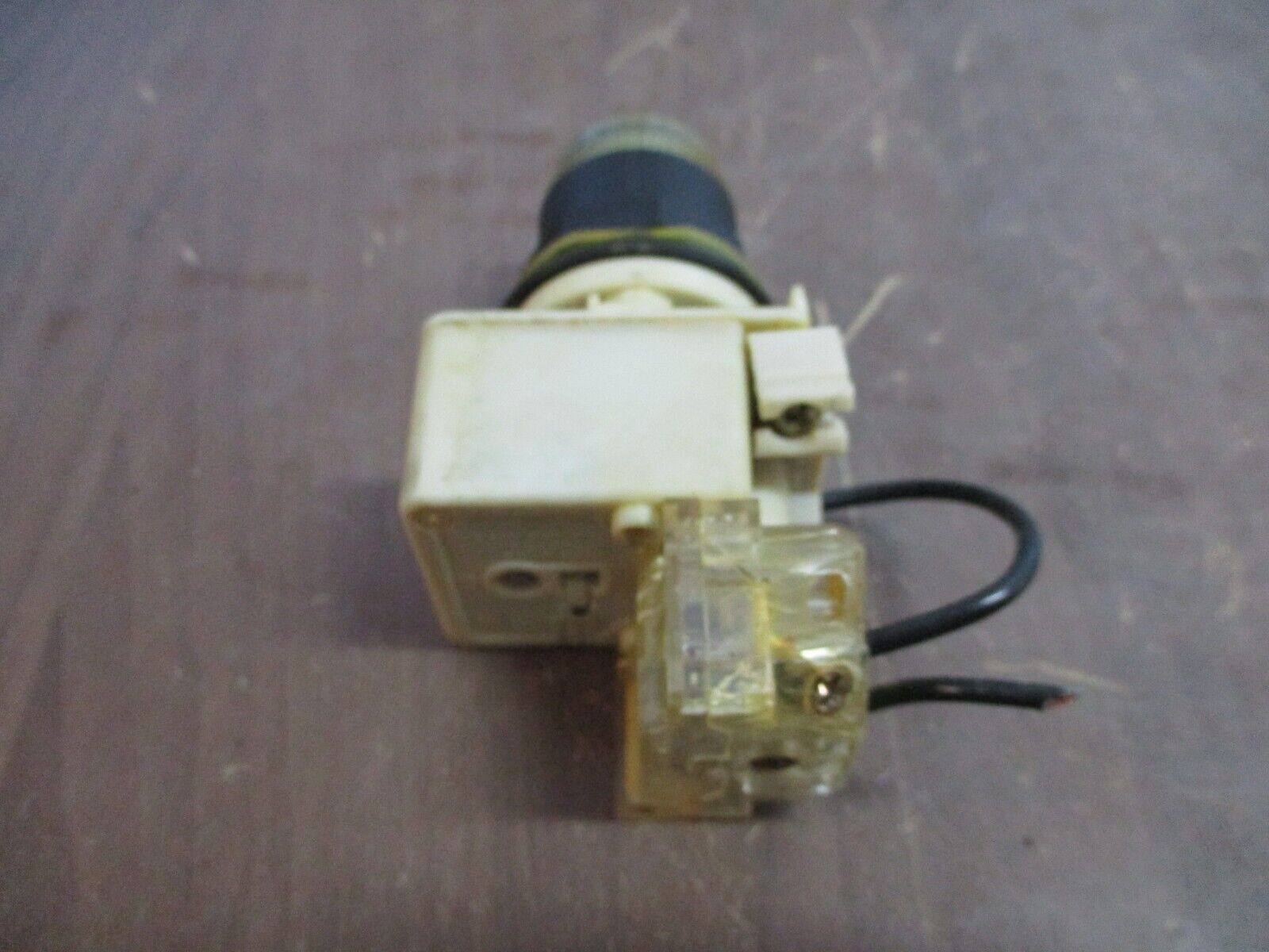 Square D Illuminated Push Button 9001 KM1 Ser. H 110-120V 50-60Hz Green Used