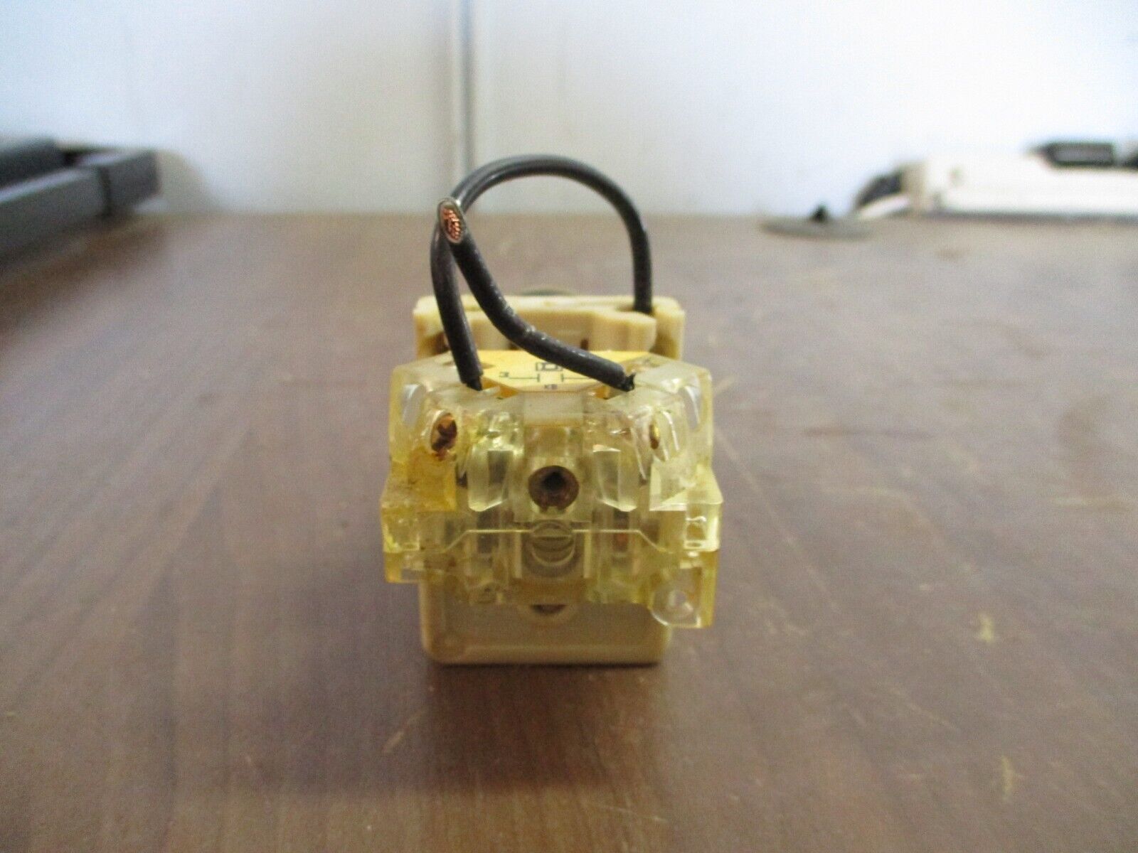 Square D Illuminated Push Button 9001 KM1 Ser. H 110-120V 50-60Hz Green Used