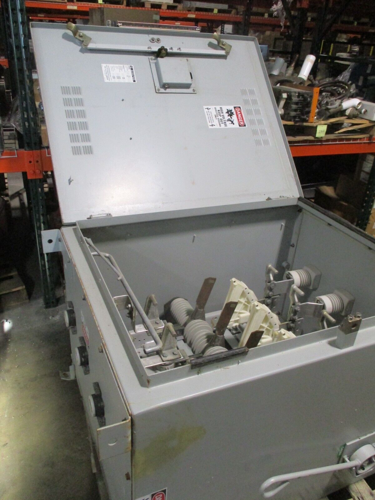 S&C Enclosed Mini-Rupter Disconnect Switch 90632-G3X1 600A 14.4kV Used