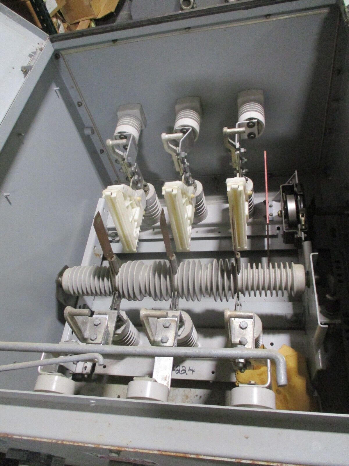 S&C Enclosed Mini-Rupter Disconnect Switch 90632-G3X1 600A 14.4kV Used