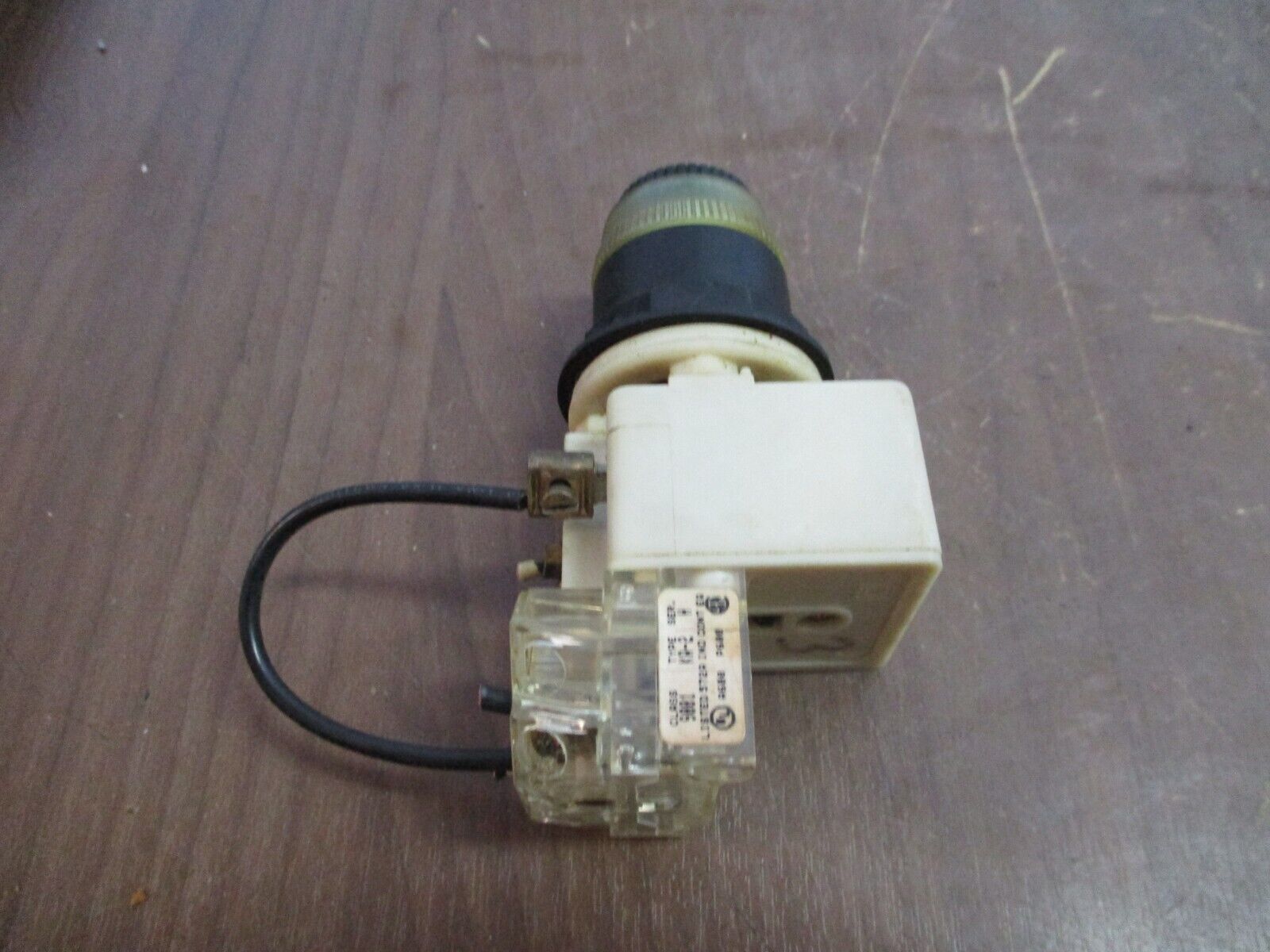 Square D Illuminated Push Button 9001 KM1 Ser. G 110-120V 50-60Hz Green Used