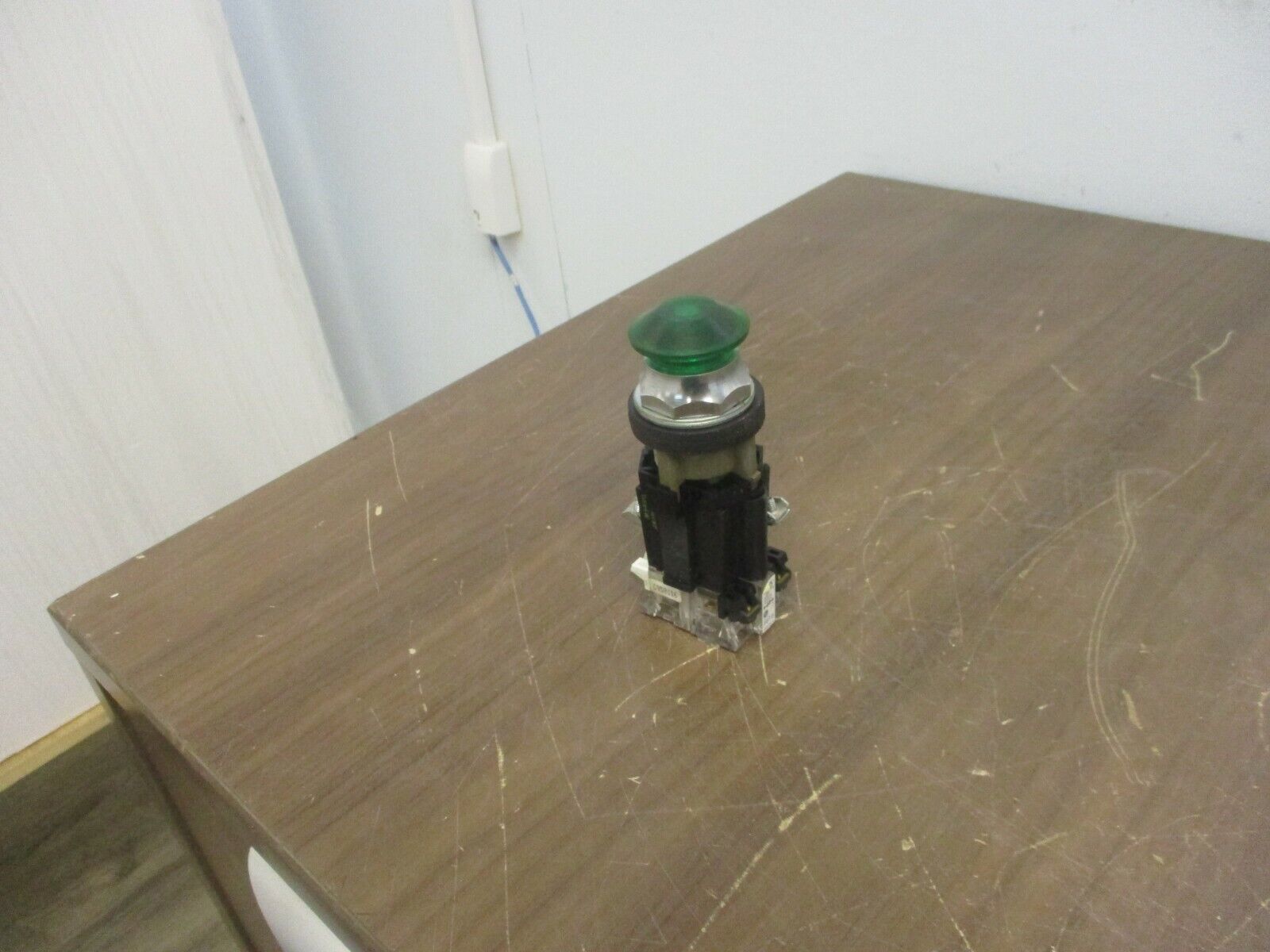 Westinghouse Illuminated Push Button PB1T1B Green Model B 120V 60Hz Used