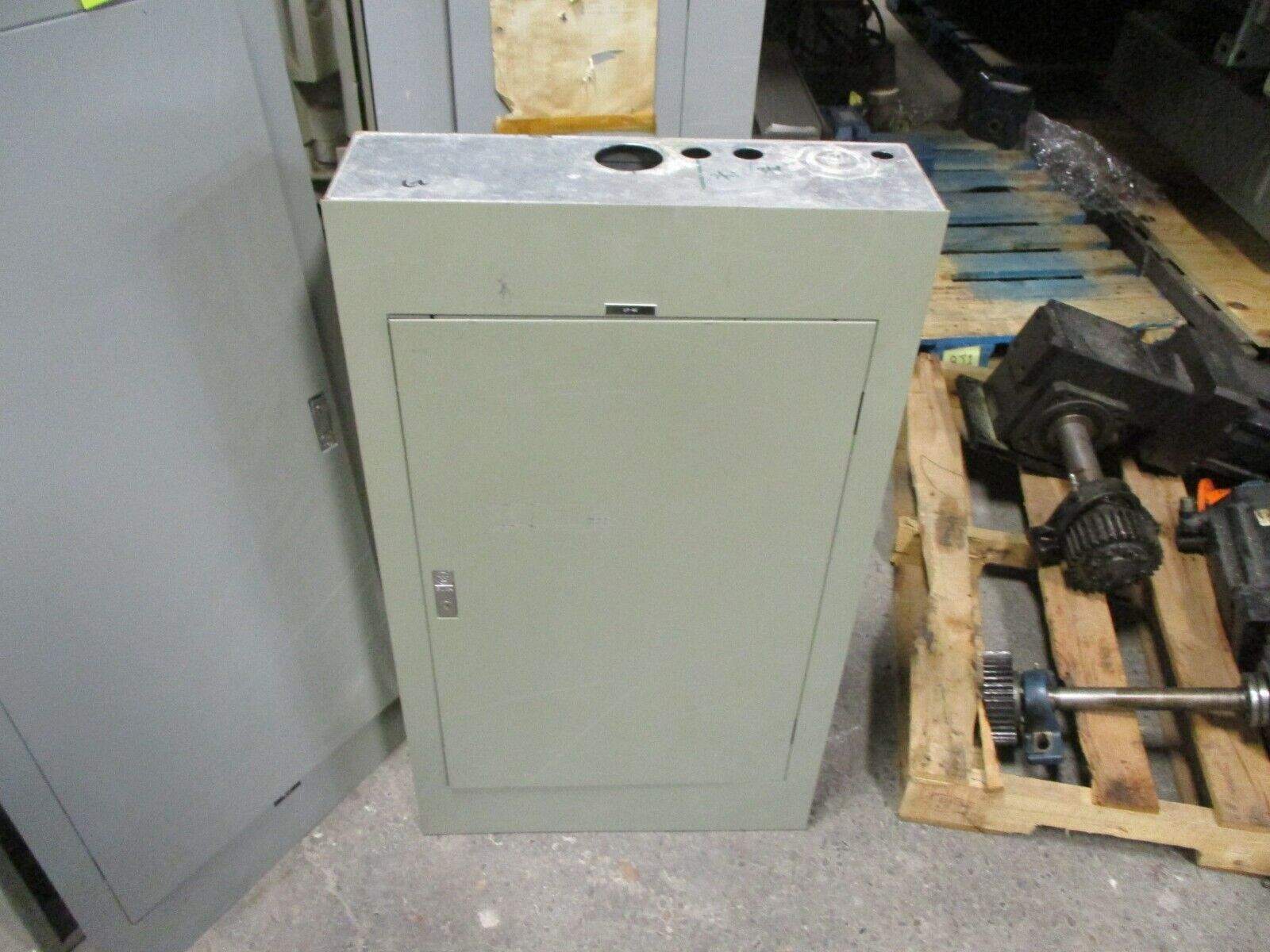 Westinghouse Main Breaker Circuit Breaker Panel MP-3229 225A Max 208Y/120 3Ph 4W