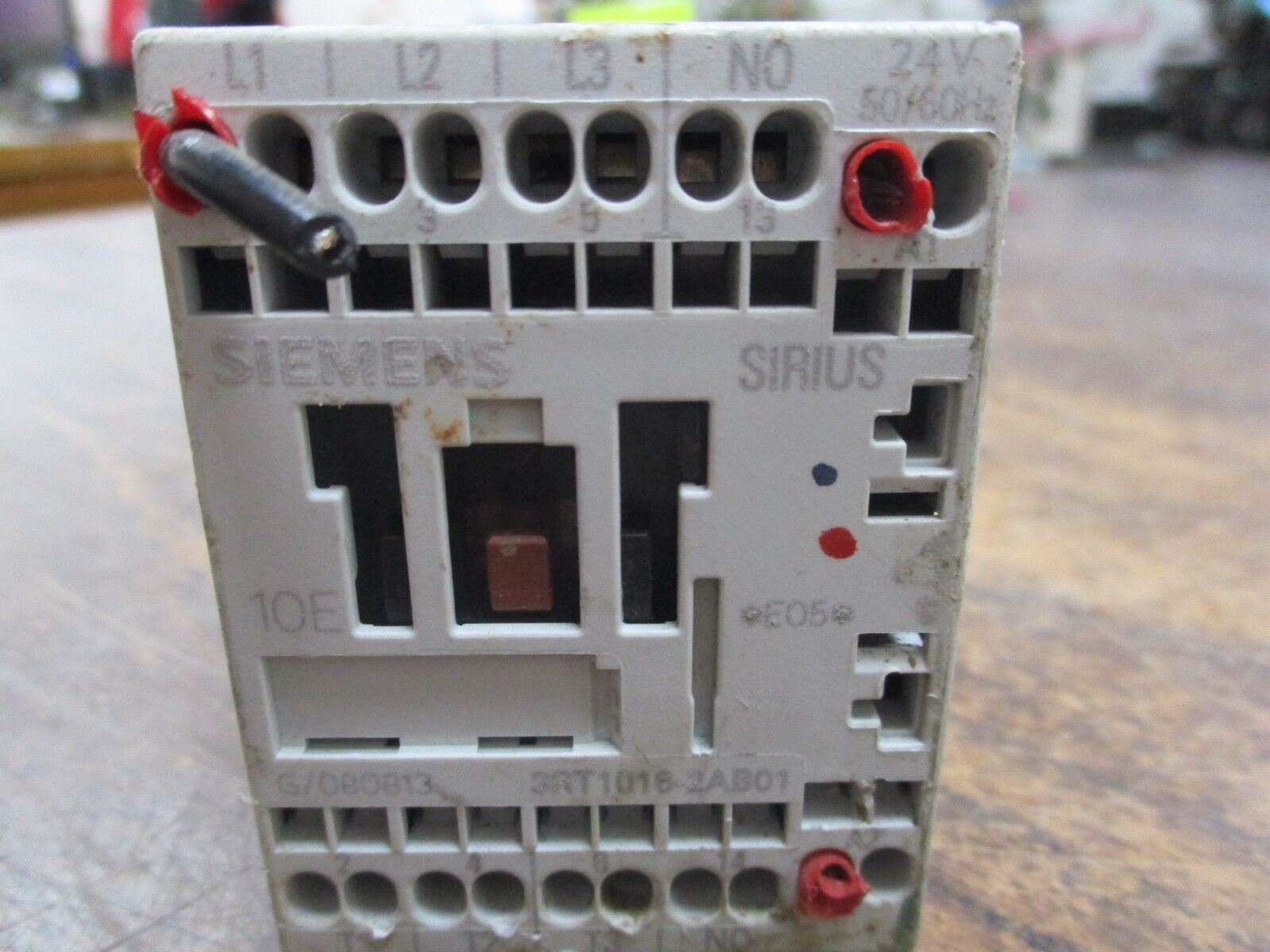 Siemens Sirius Contactor 3RT1016-2AB01 24V Coil 20A 600V Used