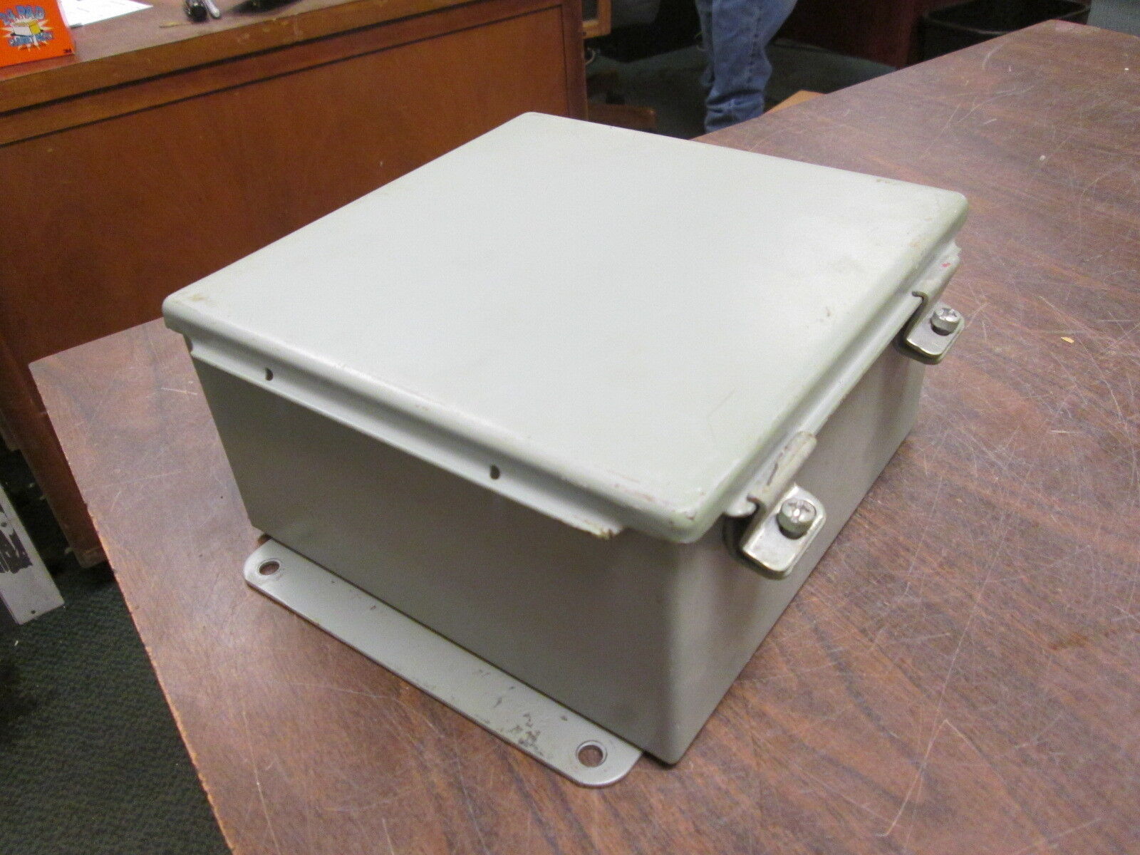 Allen-Bradley Enclosed Starter 100-C09*10/193-EASDB 120V Coil Range: 1-2.9A Used