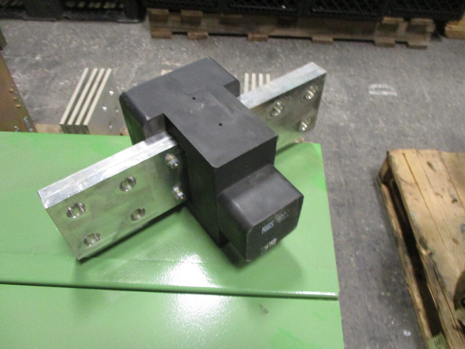 Merlin Gerin Masterpact Circuit Breaker MP30 H1 3000A Frame Size STR 38 S Trip