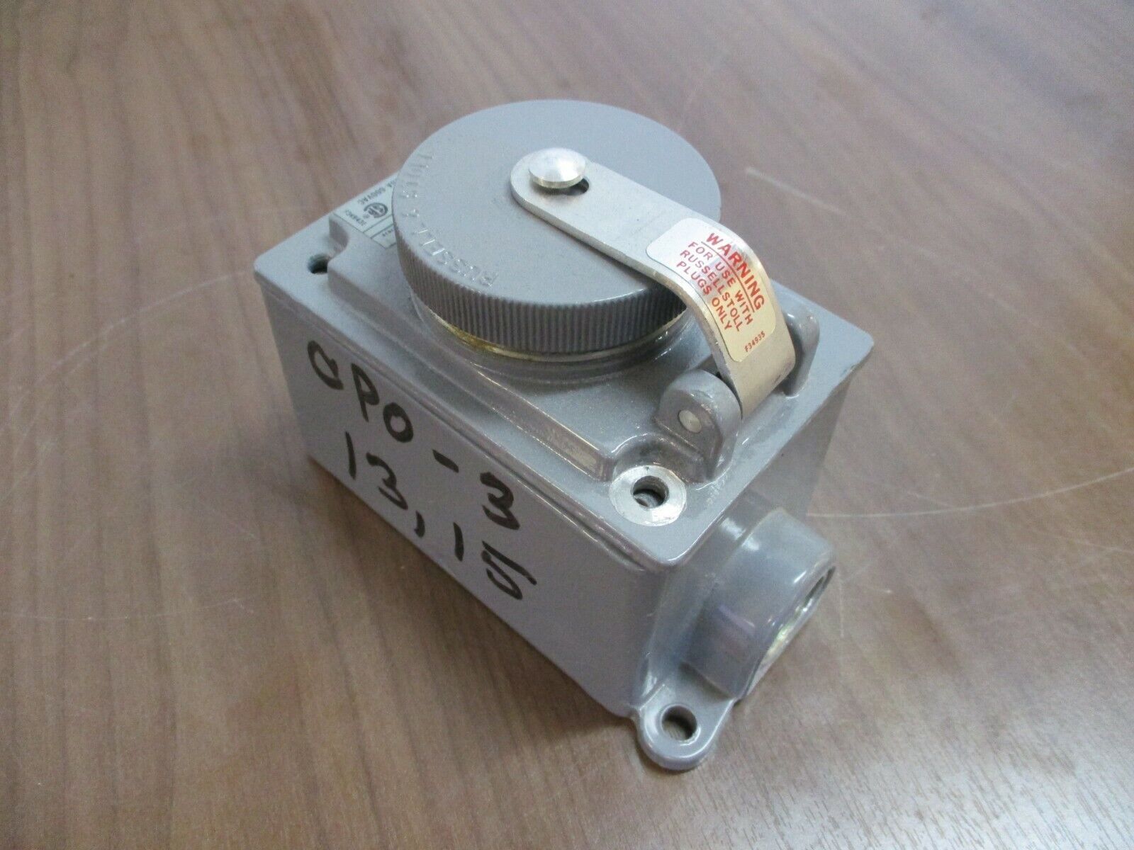 Russellstoll Receptacle 3753 30A/20A 250V/600V Used