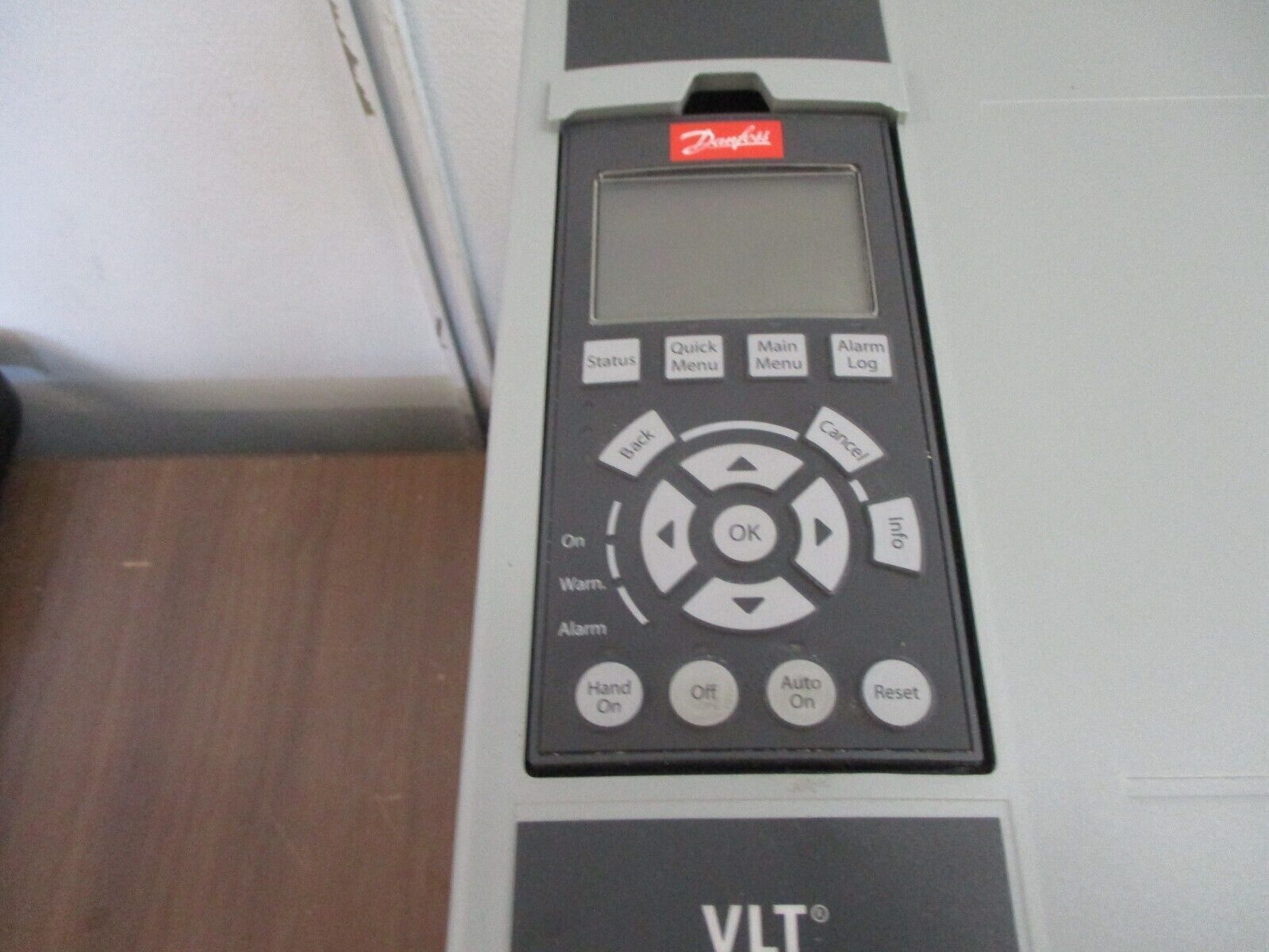 Danfoss VLT AC Drive 131B4264 40HP 3Ph Input: 3x380-480V 50/60Hz 55/47A Used