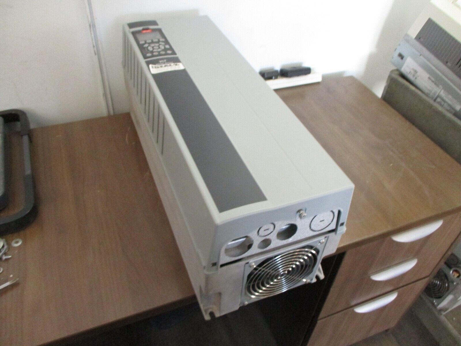 Danfoss VLT AC Drive 131B4264 40HP 3Ph Input: 3x380-480V 50/60Hz 55/47A Used