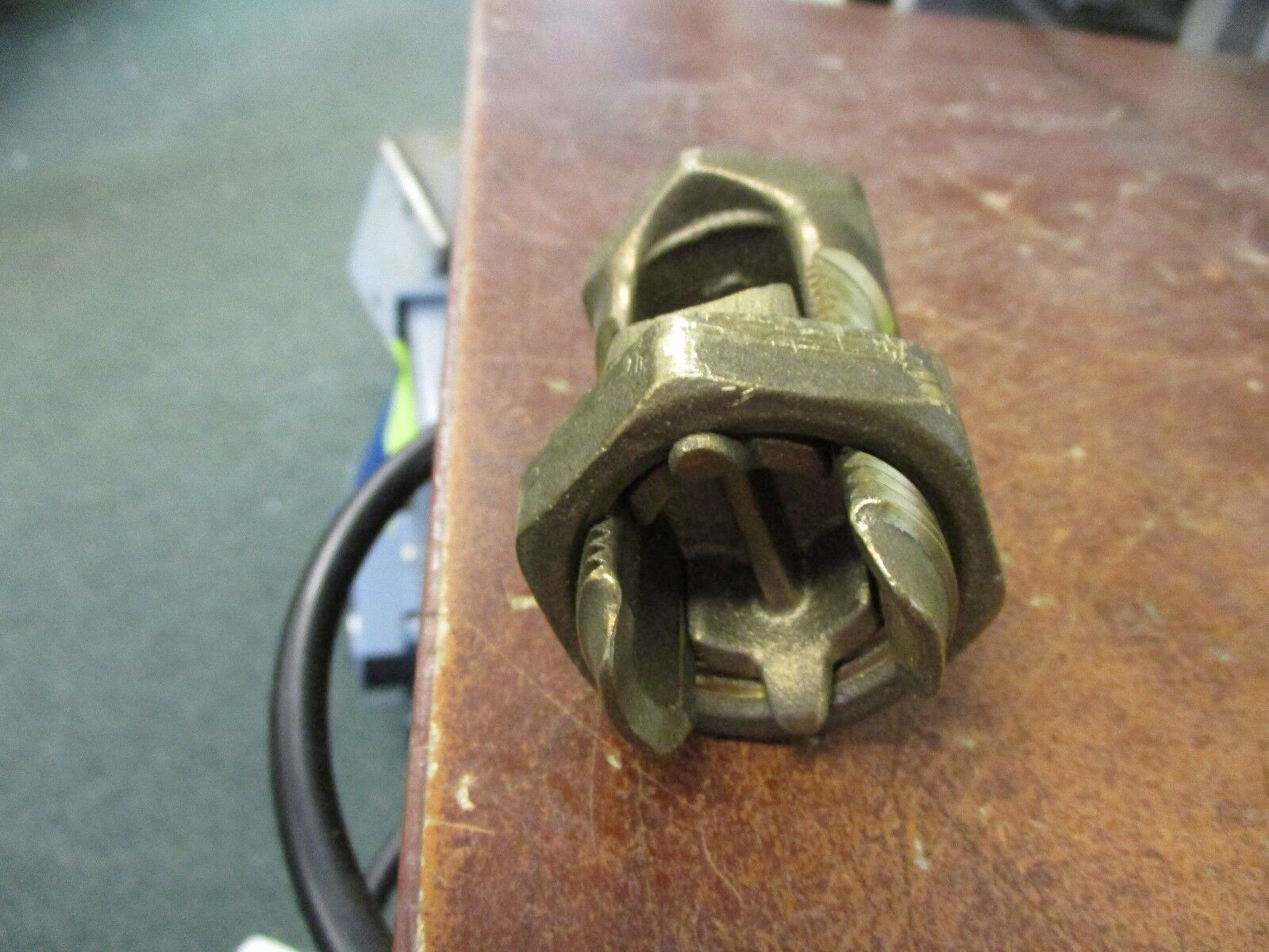 Ilsco Split Bolt Connector IK-500 500 MCM Used