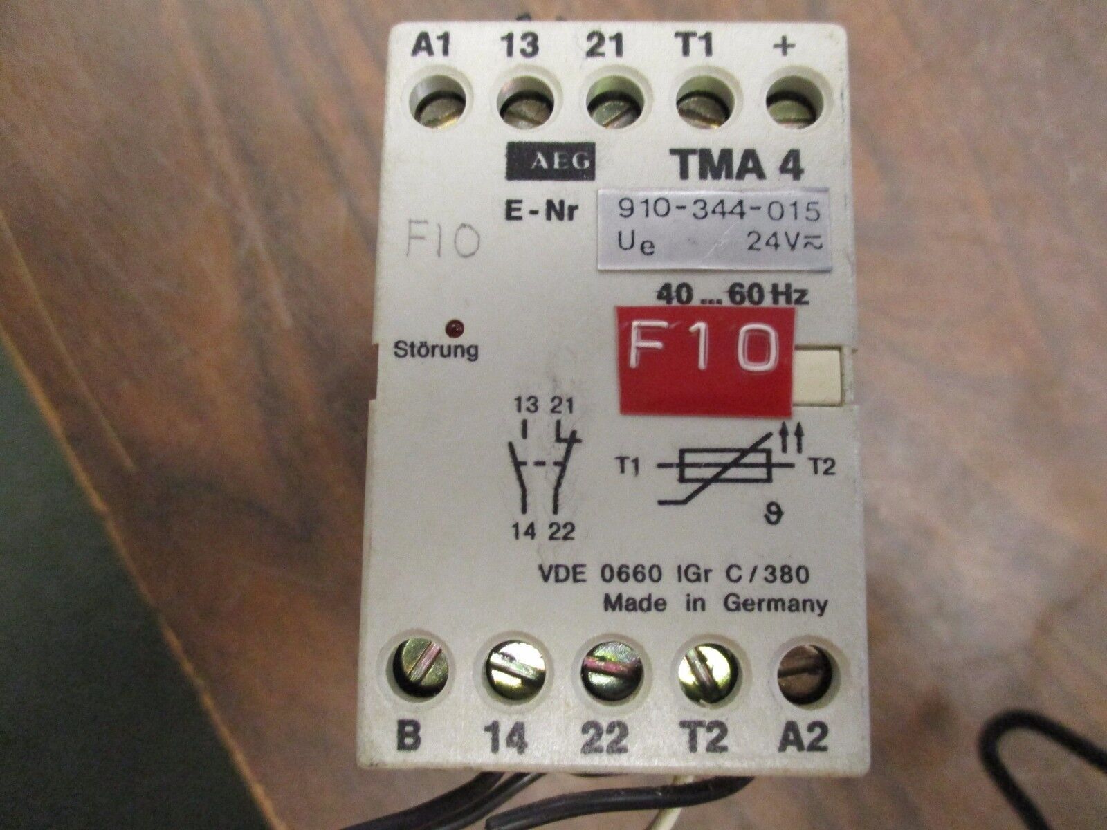 AEG TMA-4 Protection Relay 910-344-015 24V 40-60Hz Used
