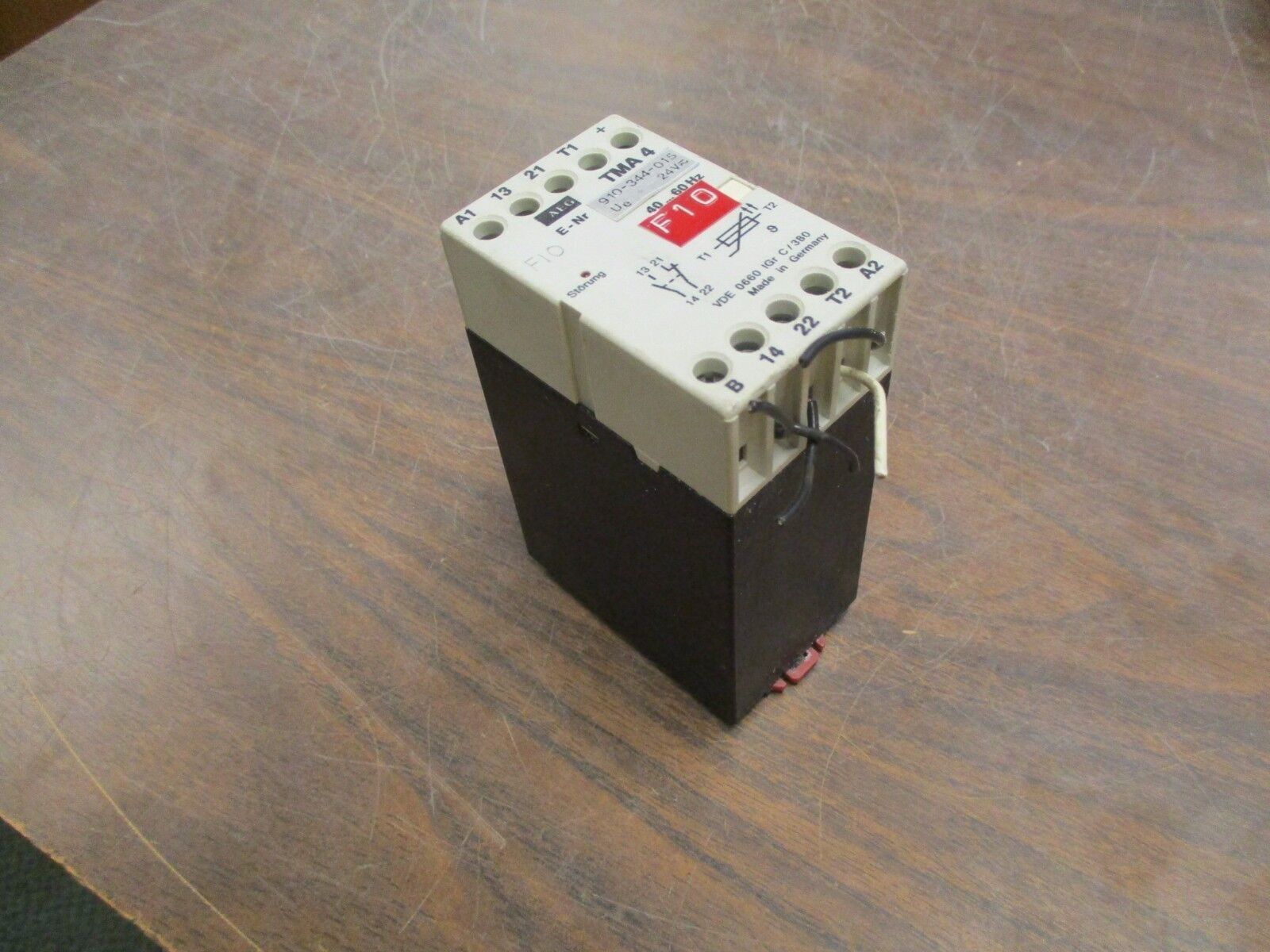 AEG TMA-4 Protection Relay 910-344-015 24V 40-60Hz Used