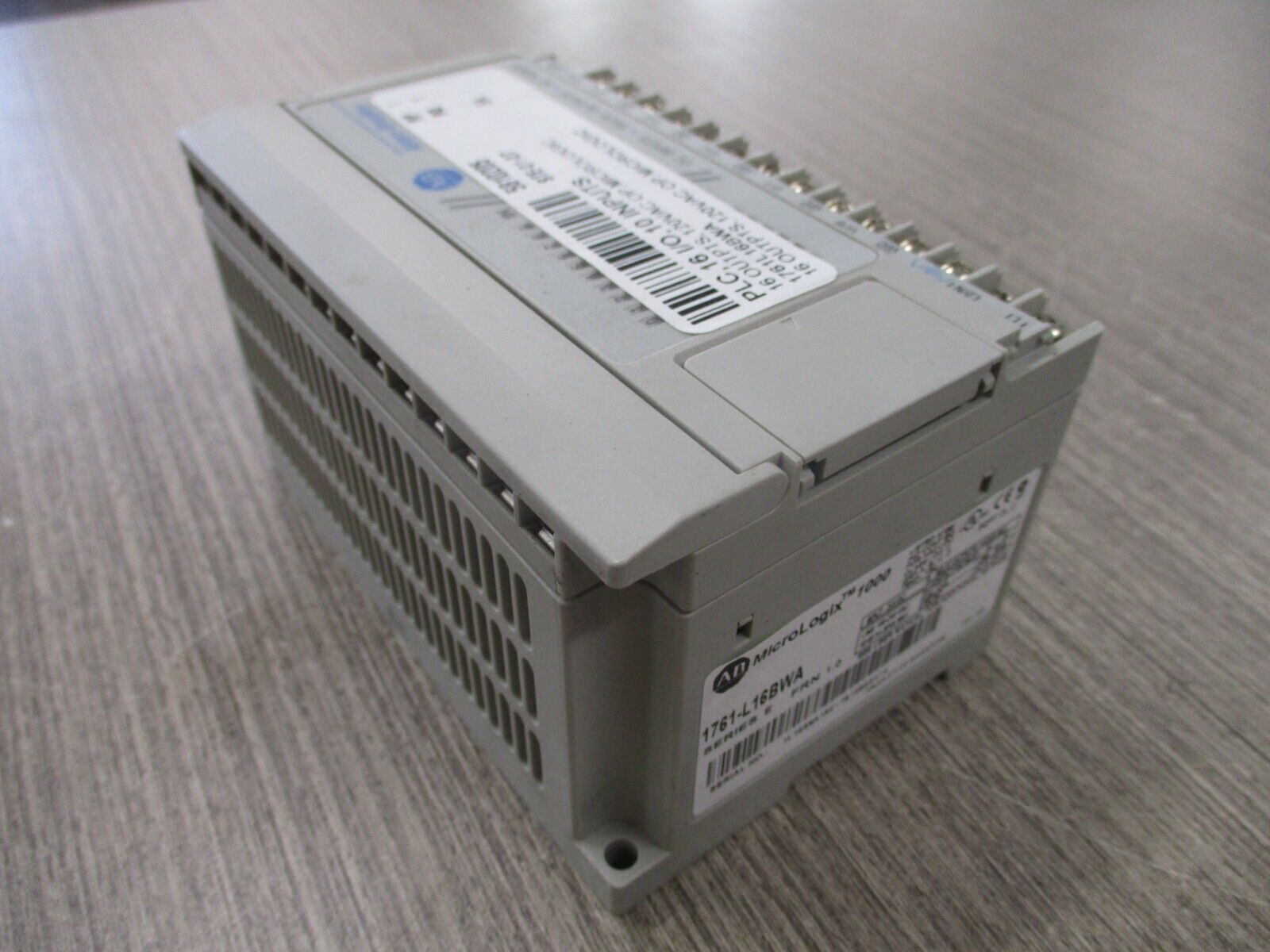 Allen-Bradley MicroLogix 100 Controller 1761-L16BWA Ser. E FRN 1.0 Used