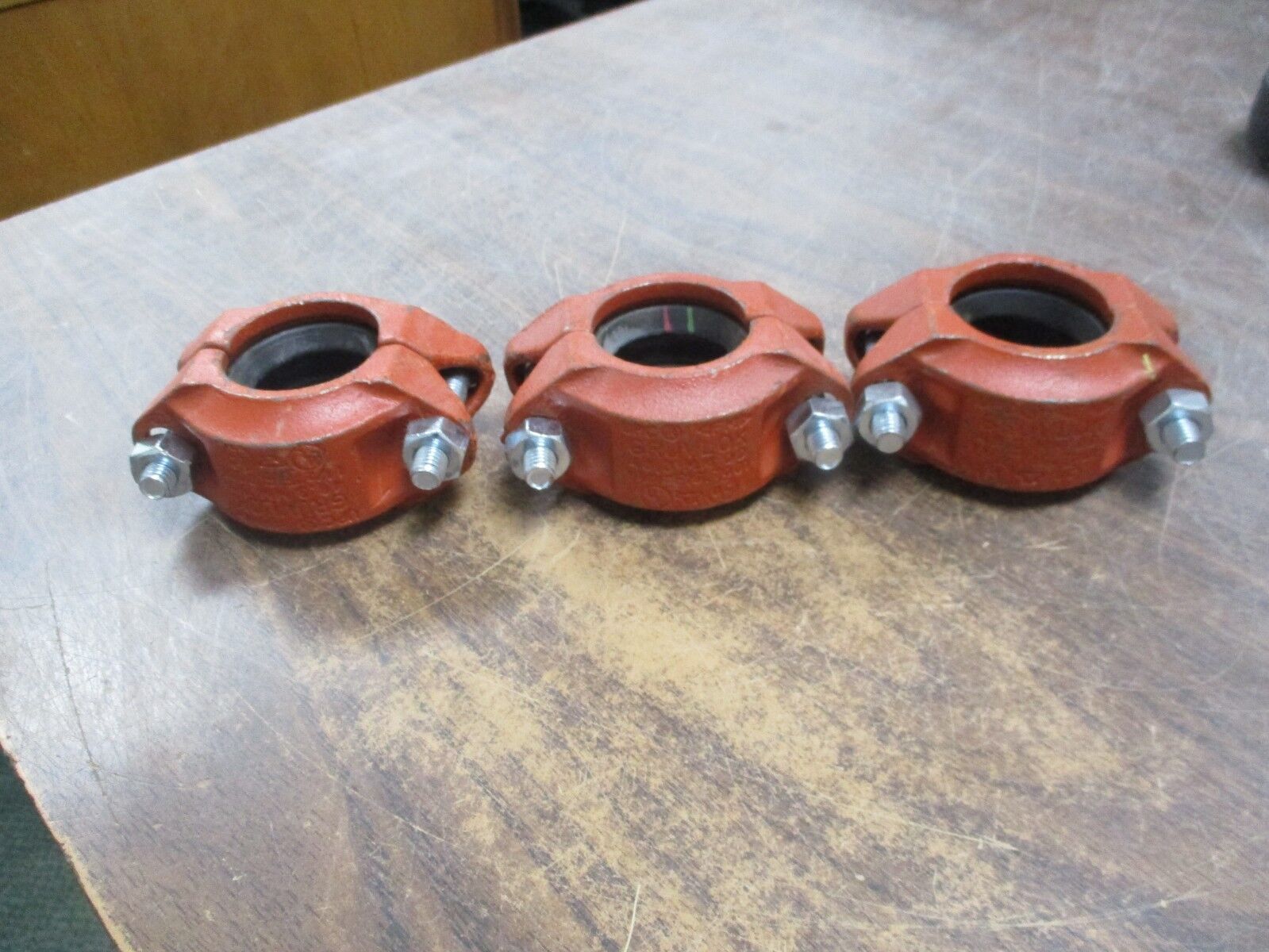 Gravlok Pipe Coupling 7001 Size: 1 1/2" *Lot of 3* Used