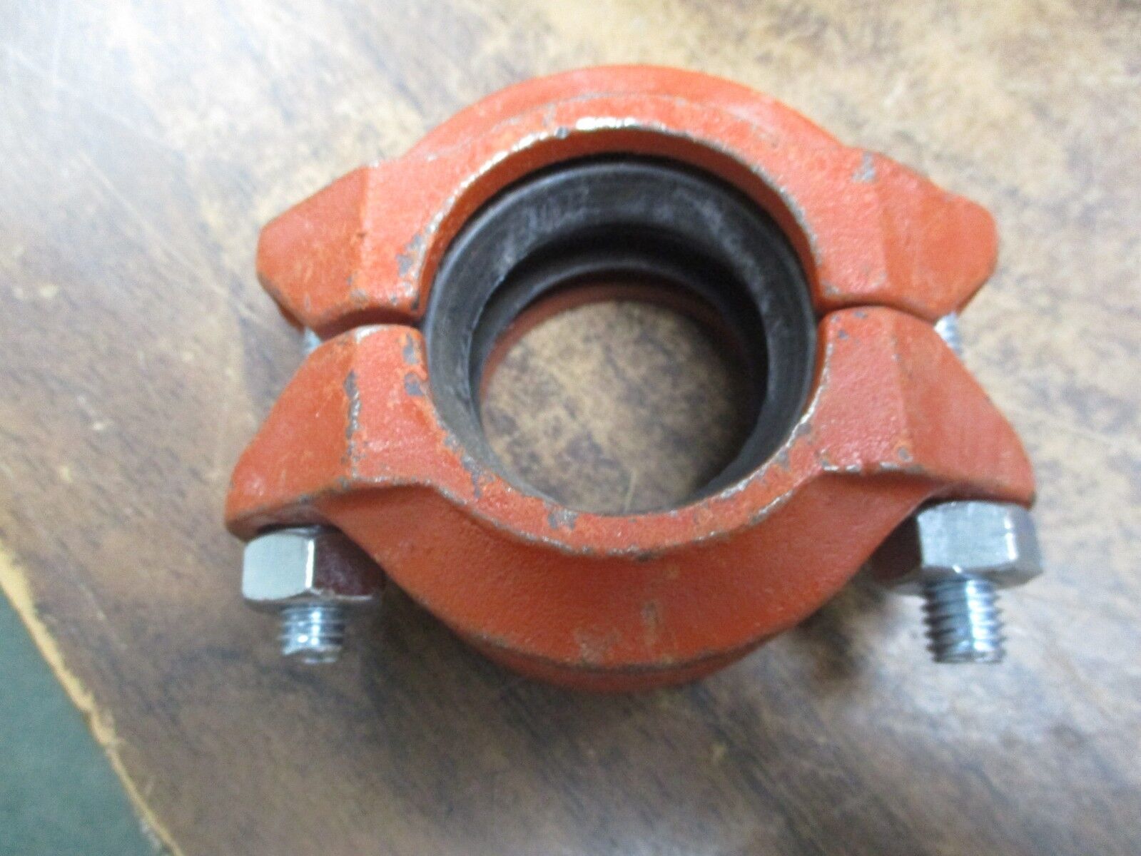 Gravlok Pipe Coupling 7001 Size: 1 1/2" *Lot of 3* Used