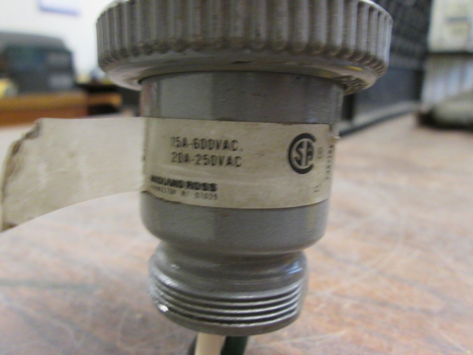 Russellstoll Plug 3720 15A @ 600V 20A @ 250V 3W open end Used