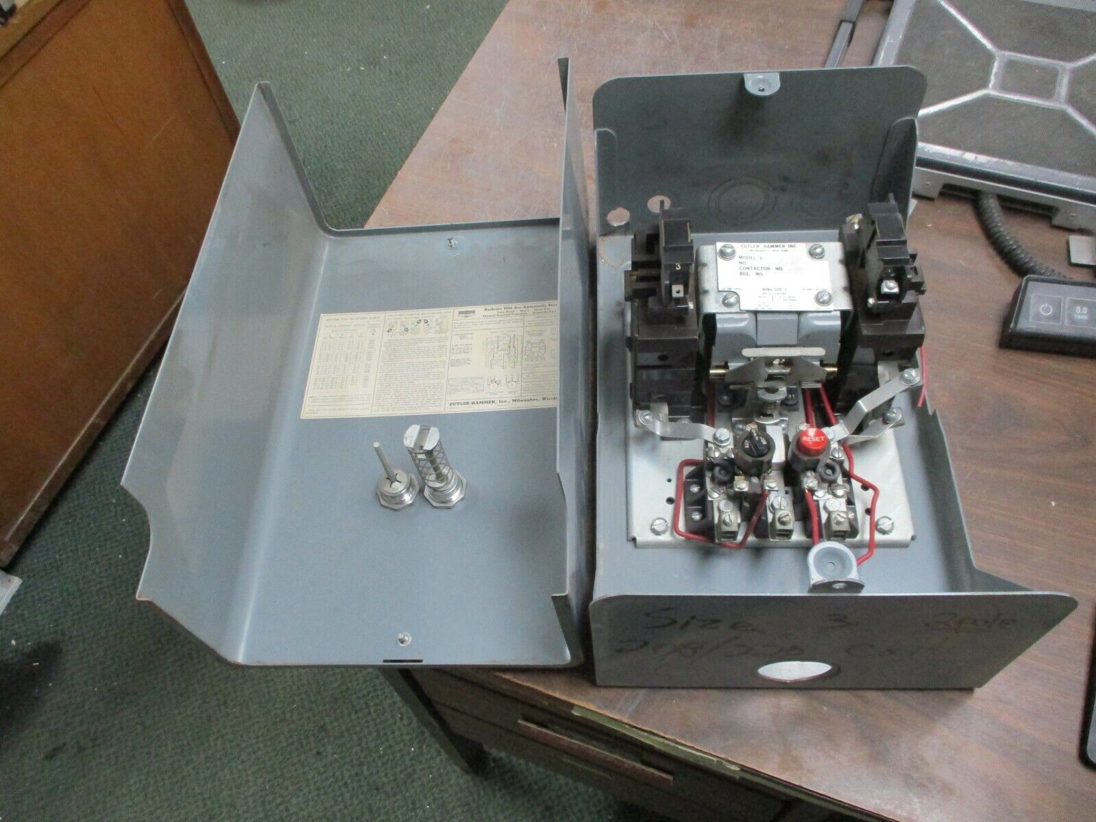 Cutler-Hammer Enclosed Size 3 Starter 6-16-2 208/220V Coil 90A 600V Used