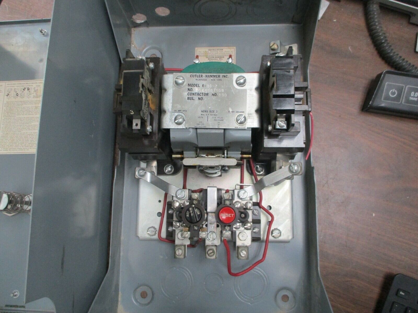 Cutler-Hammer Enclosed Size 3 Starter 6-16-2 208/220V Coil 90A 600V Used