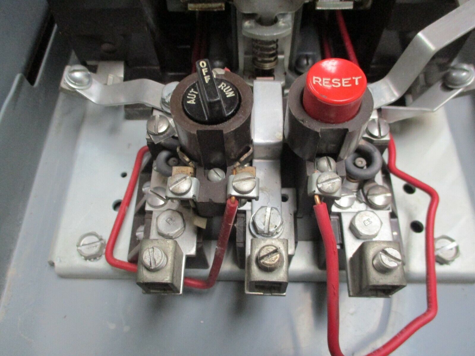 Cutler-Hammer Enclosed Size 3 Starter 6-16-2 208/220V Coil 90A 600V Used