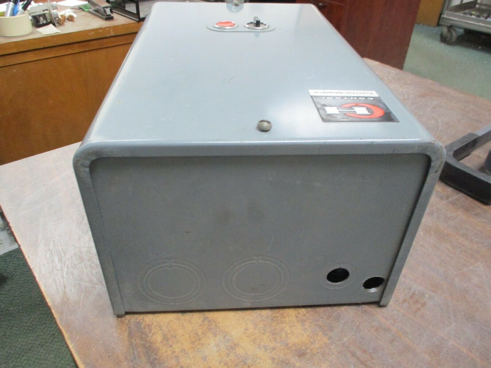 Cutler-Hammer Enclosed Size 3 Starter 6-16-2 208/220V Coil 90A 600V Used