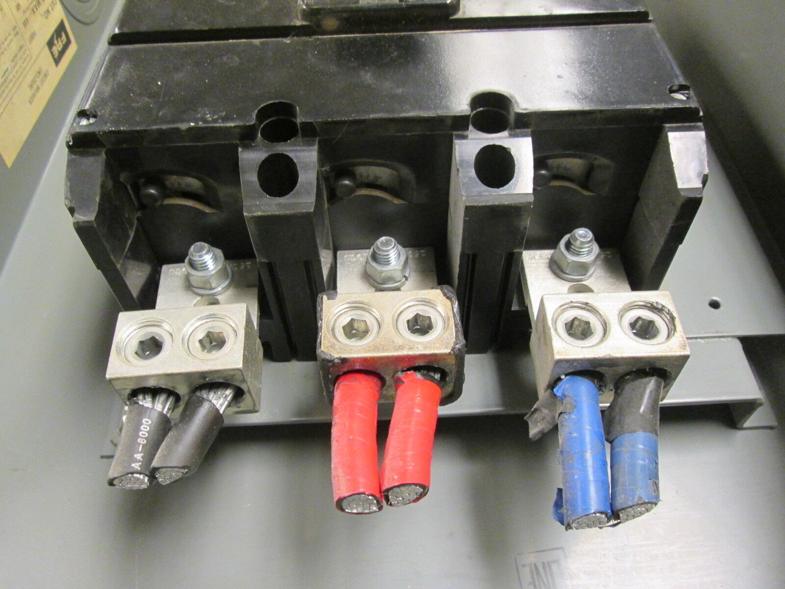 FPE Enclosed Circuit Breaker NJL632300/1400T 300A 480V 3P Used