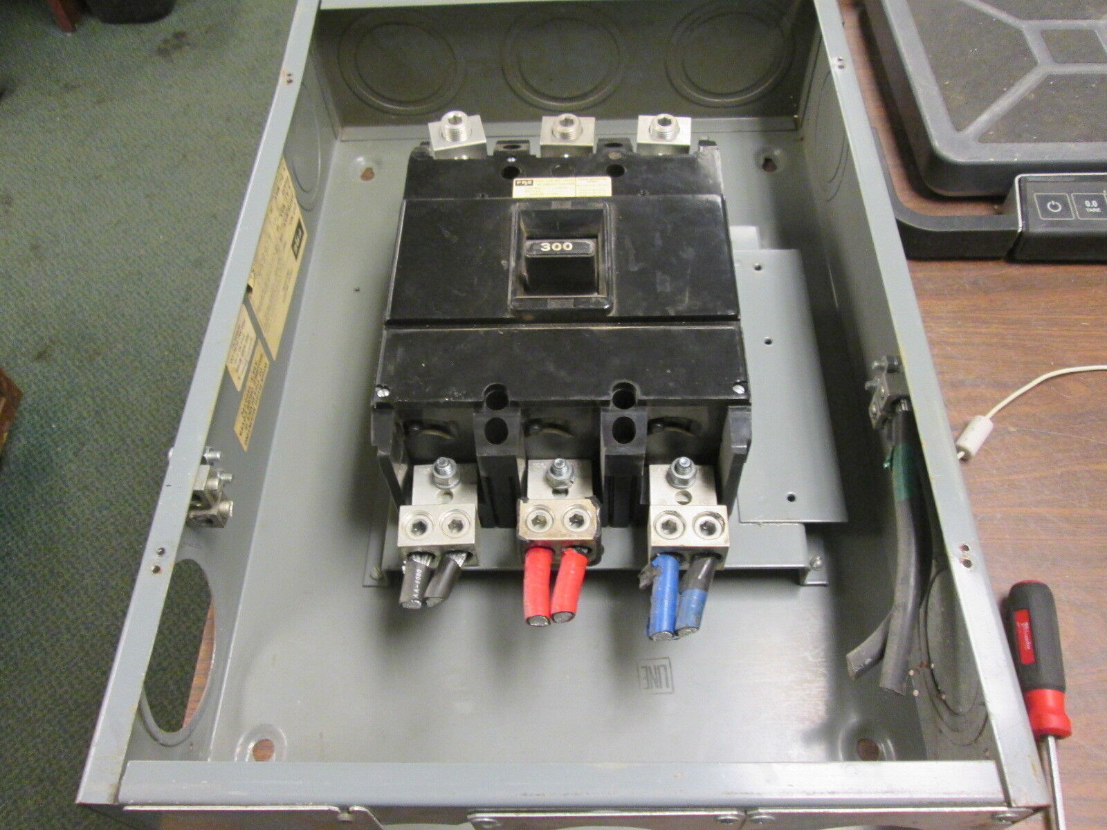 FPE Enclosed Circuit Breaker NJL632300/1400T 300A 480V 3P Used