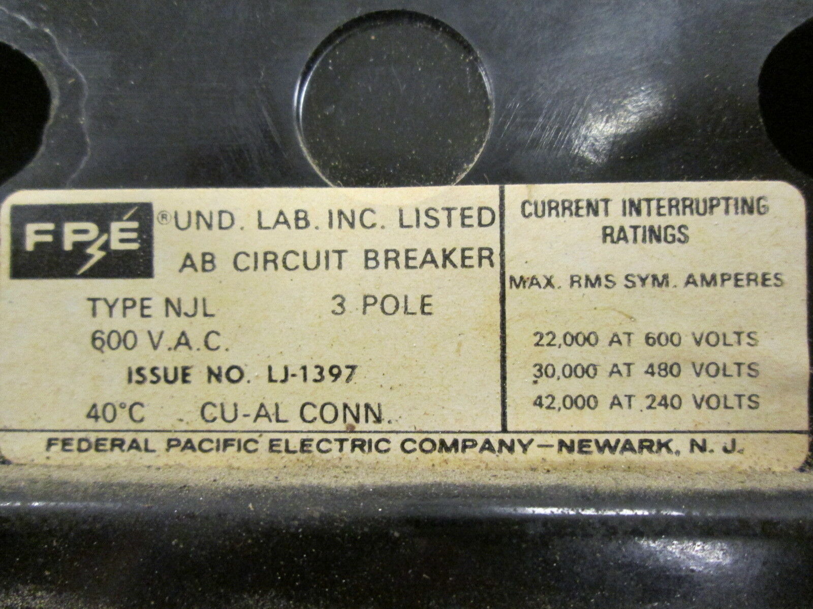 FPE Enclosed Circuit Breaker NJL632300/1400T 300A 480V 3P Used