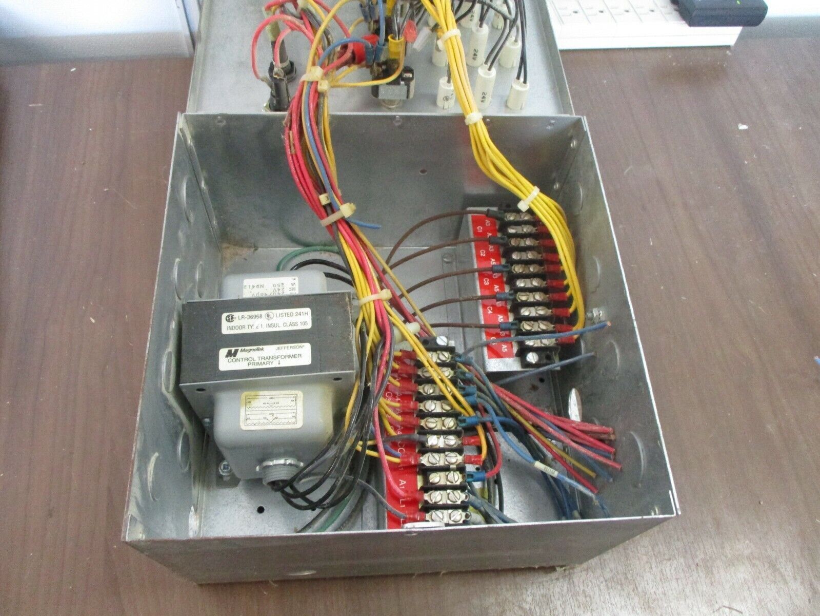 Chore-Time Collector Master Control 20809 *Missing (1) Light* Used