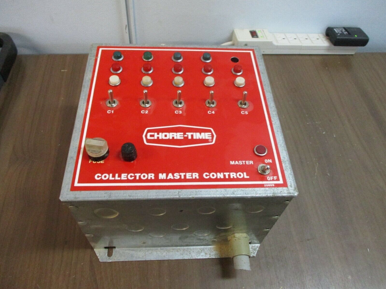 Chore-Time Collector Master Control 20809 *Missing (1) Light* Used