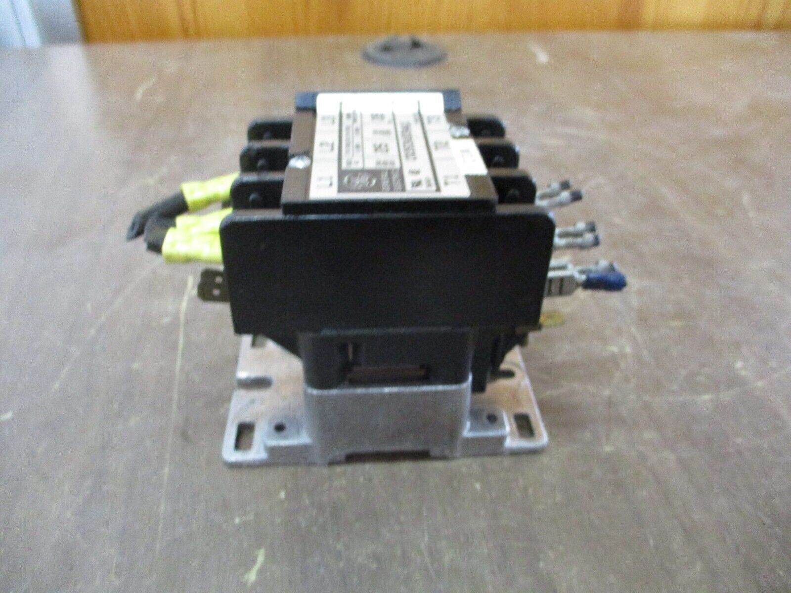 GE Contactor CR353AB3AA1 25A 600V 120V Coil *Broken Cover* Used