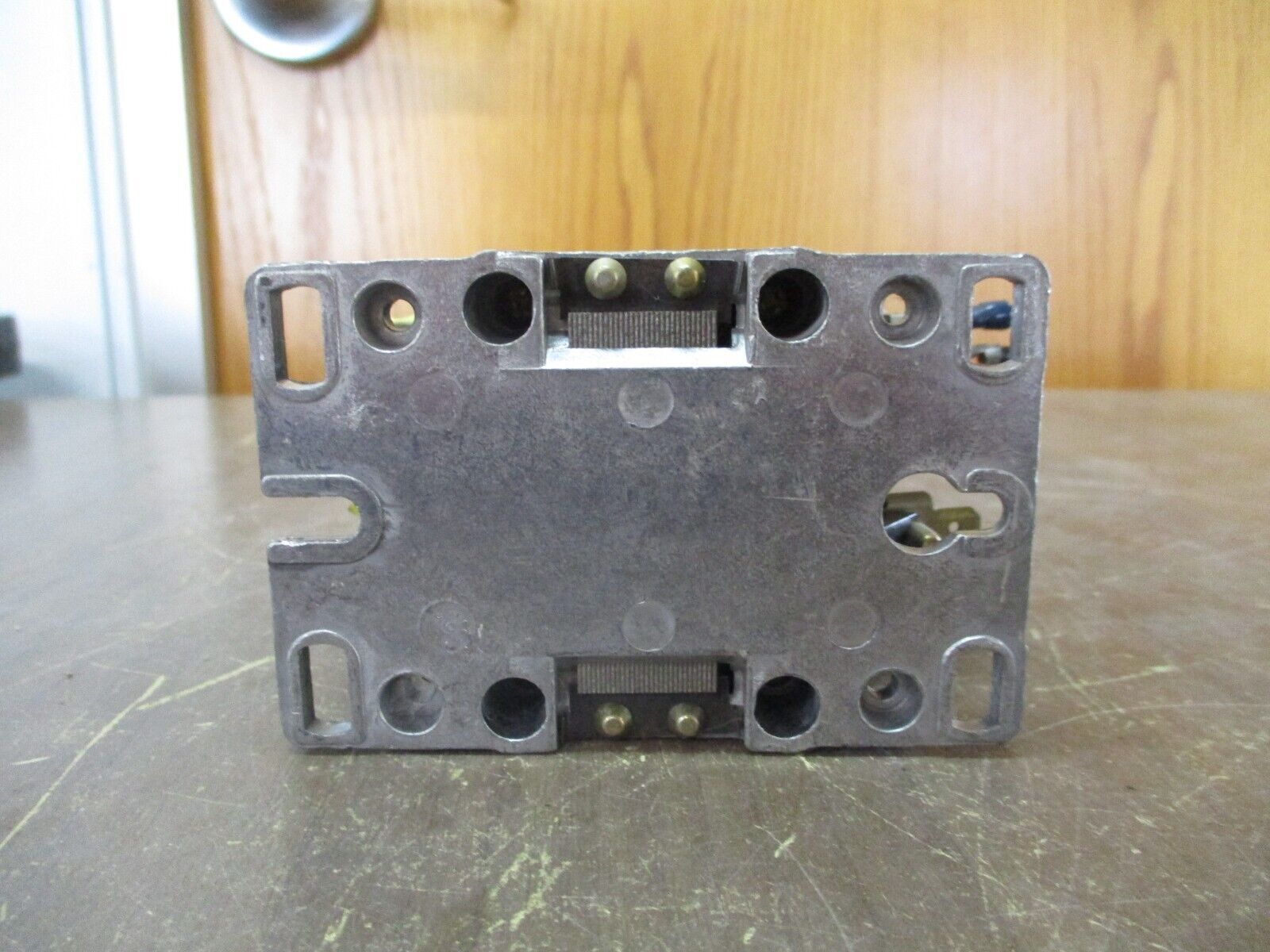 GE Contactor CR353AB3AA1 25A 600V 120V Coil *Broken Cover* Used