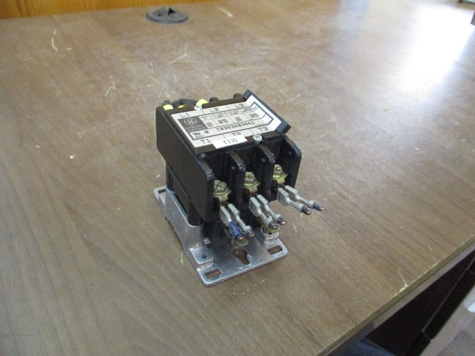 GE Contactor CR353AB3AA1 25A 600V 120V Coil *Broken Cover* Used