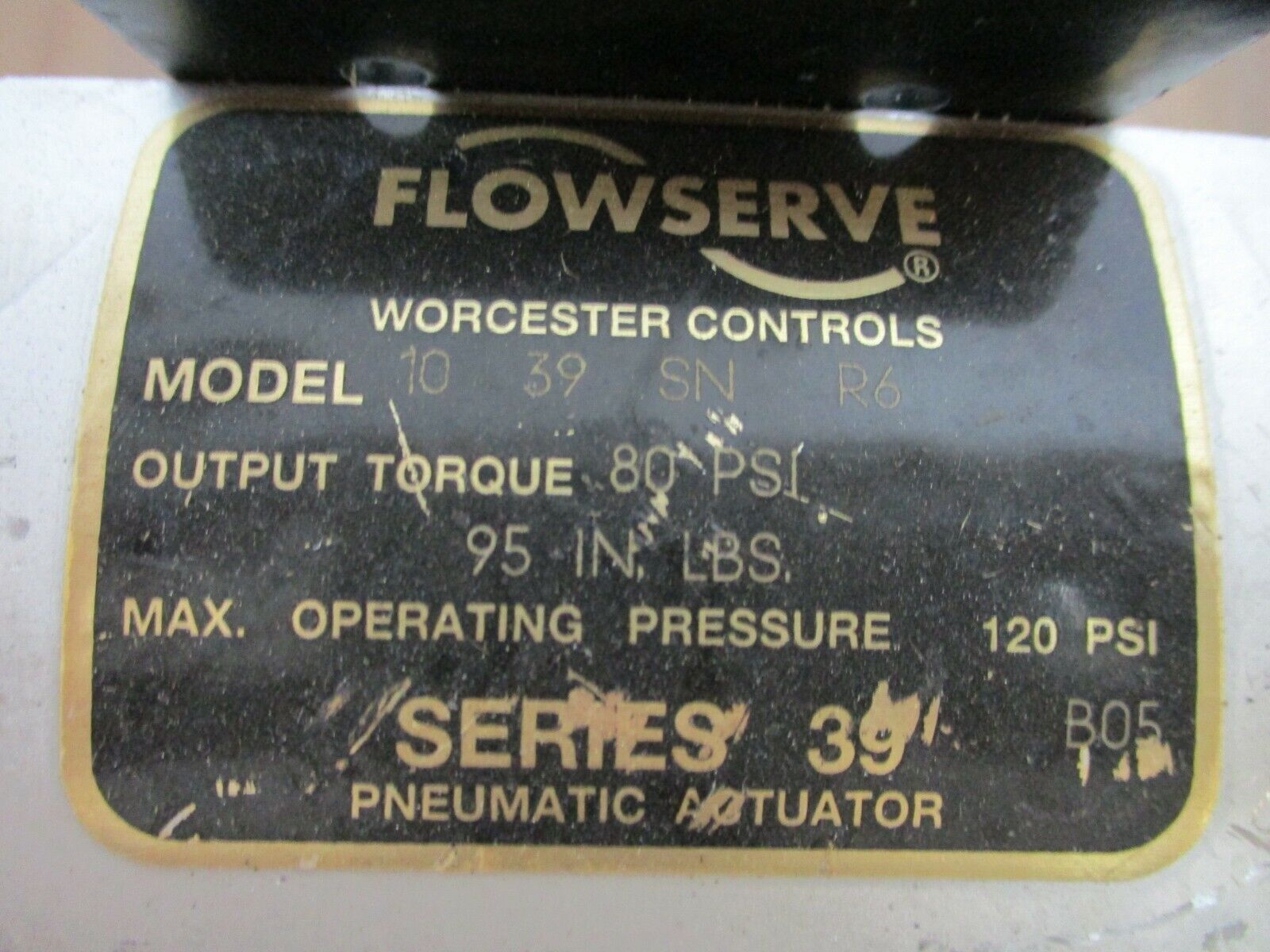 Flowserve, Series 39 Pneumatic Actuator, Part #: 10 39 SN R6 Used
