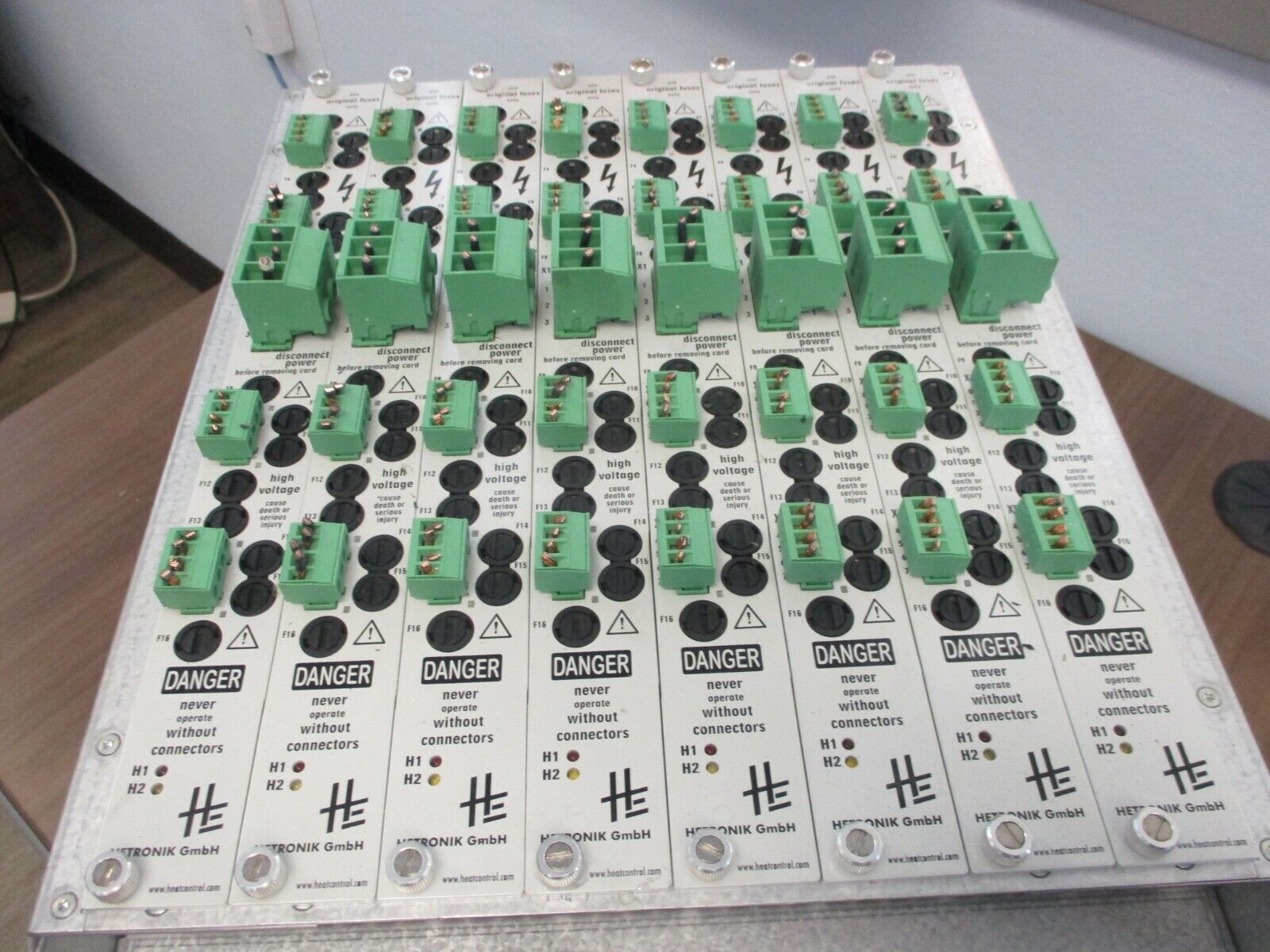 Hetronik PLC Rack w/ (8) Output Cards HC510-RK-8-230 Ver. A.2 Used