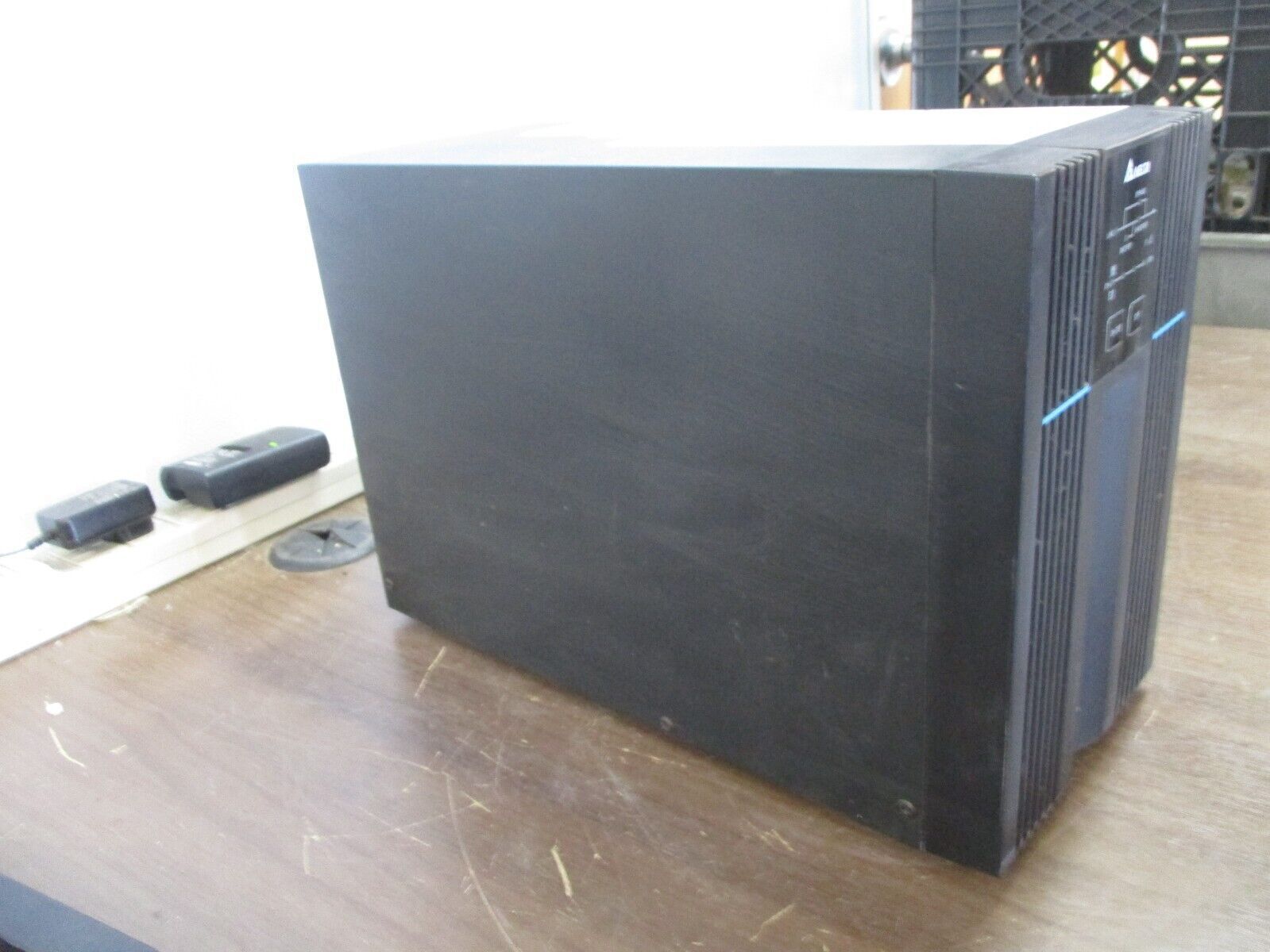 Delta N-Series UPS GES-N1KVA 1KVA 900W 220VAC 50Hz *Cut Power Cord* Used