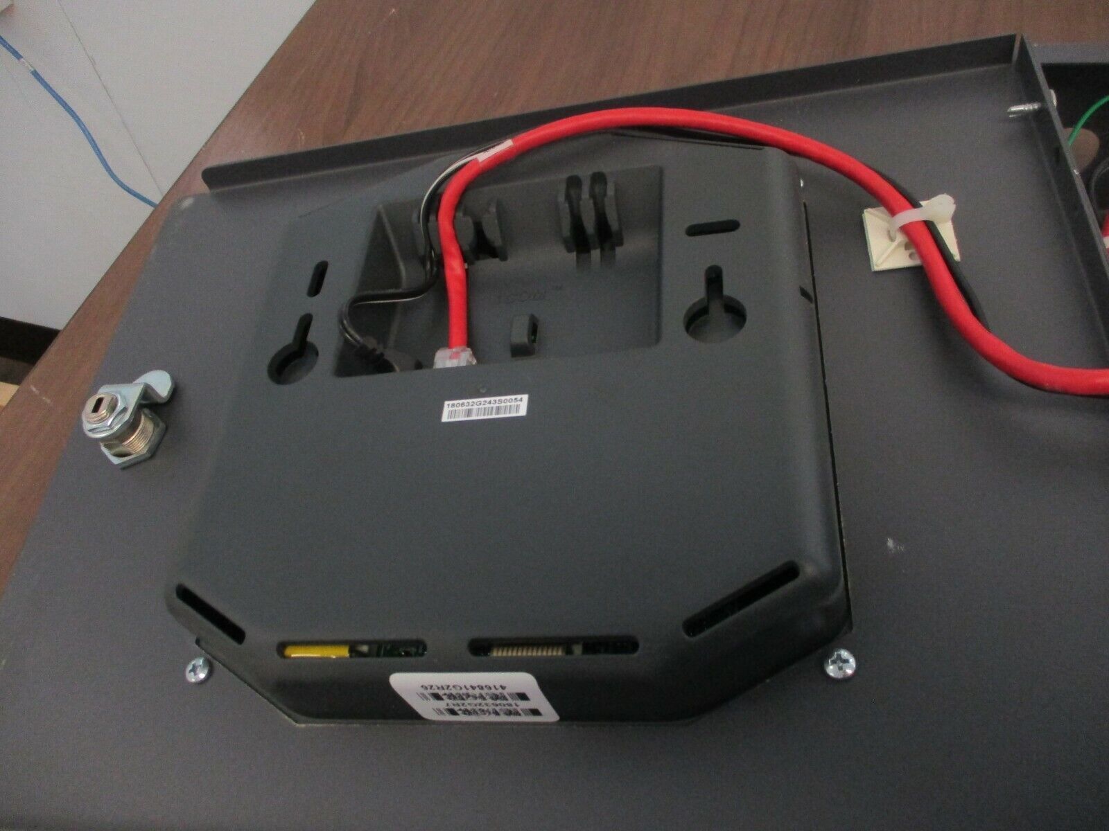 Emerson Liebert Network Switch VNSA8 Rev. 3 8-Port 100-240V 1.5A 50/60Hz Used