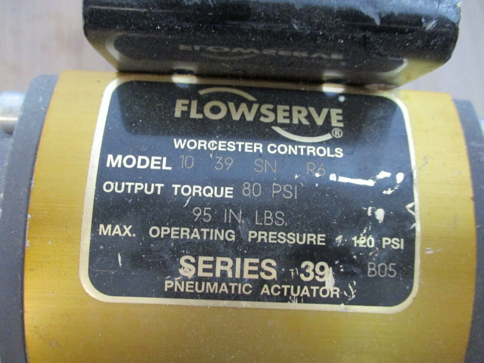 Flowserve Series 39 Pneumatic Actuator Part #:10 39 SN R6 *Missing Red Top* Used