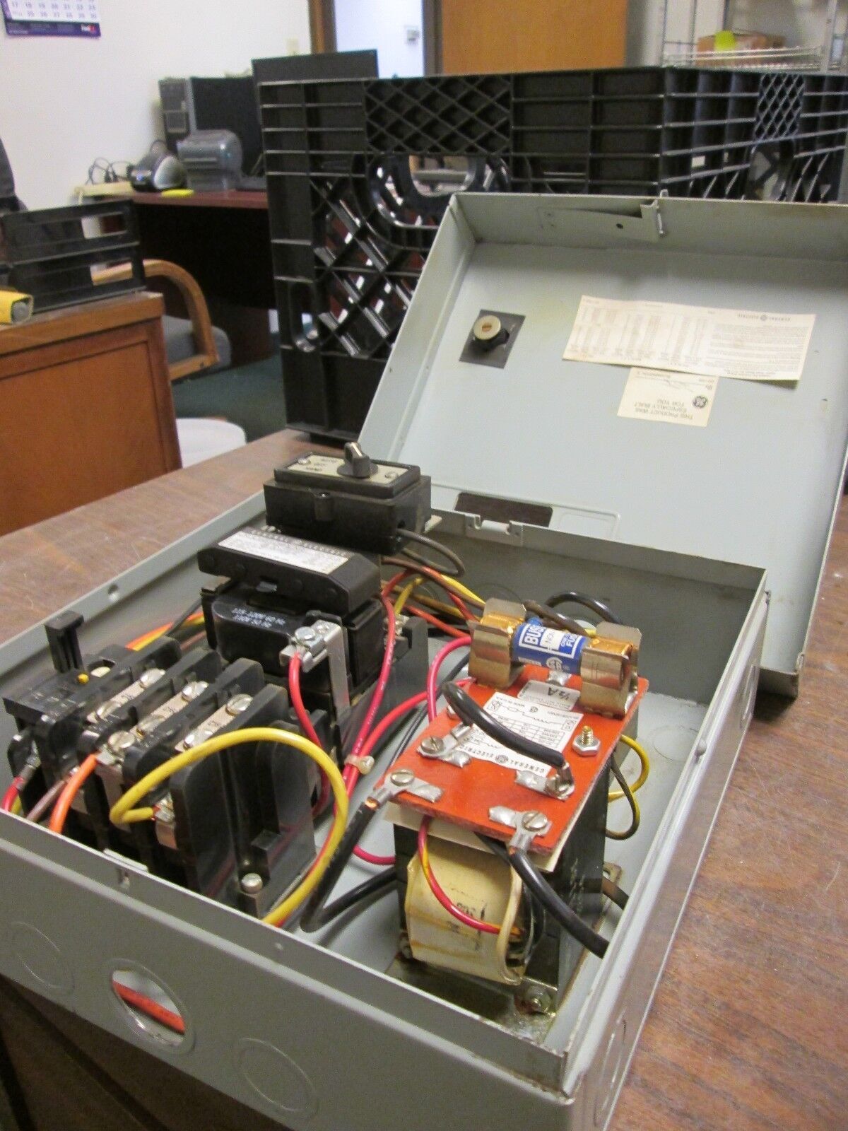 GE Enclosed Starter CR306B104ACXA Size 0 600VAC max Used