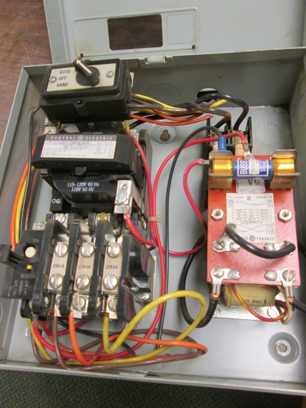 GE Enclosed Starter CR306B104ACXA Size 0 600VAC max Used