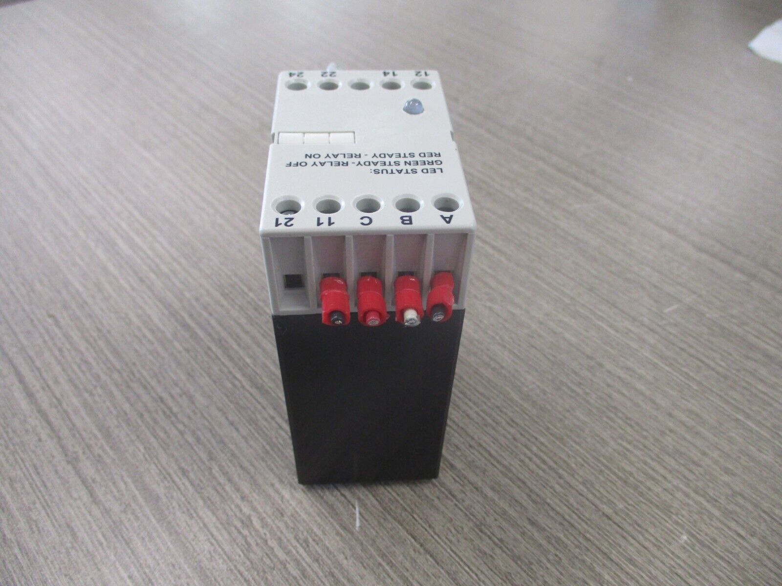 Eaton Voltage Band Relay D65VMP480 480V Used