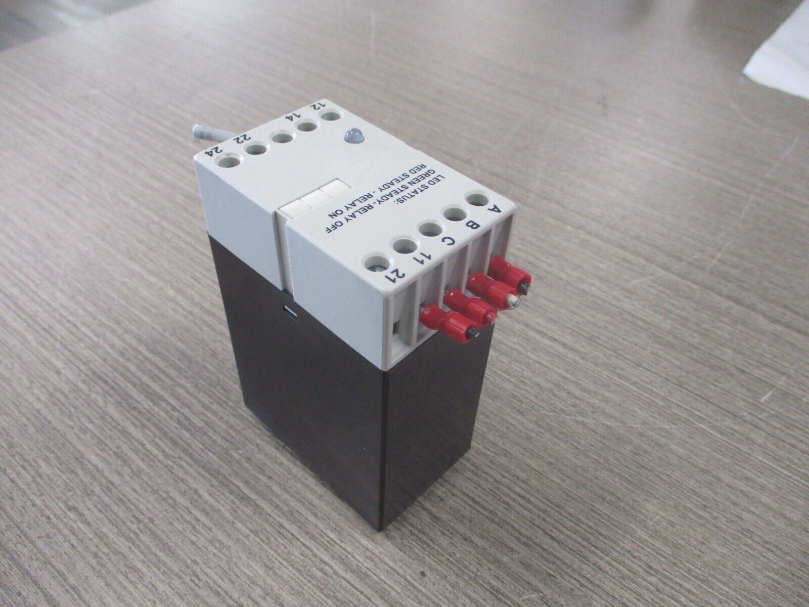 Eaton Voltage Band Relay D65VMP480 480V Used