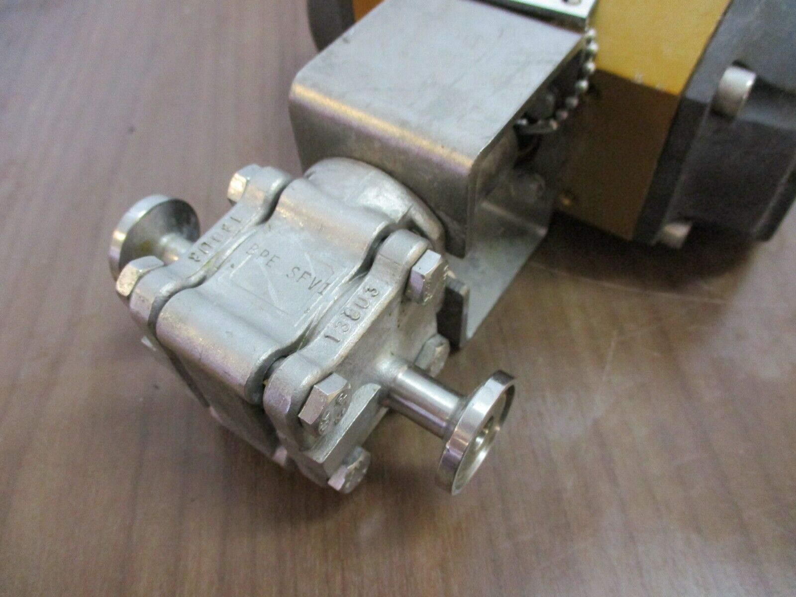 Flowserve, Series 39 Pneumatic Actuator, Part #: 10 39 SN R6 Used