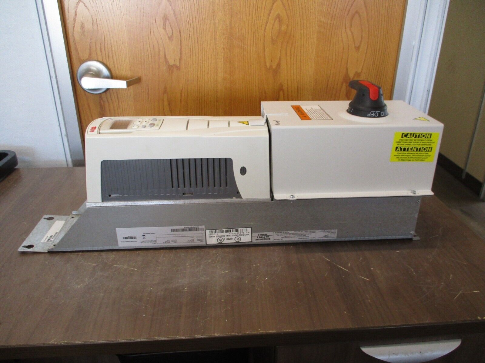 ABB ACH550 AC Drive ACH550-PDR-08A8-4 5HP 3Ph w/ Disconnect w/ Keypad Used