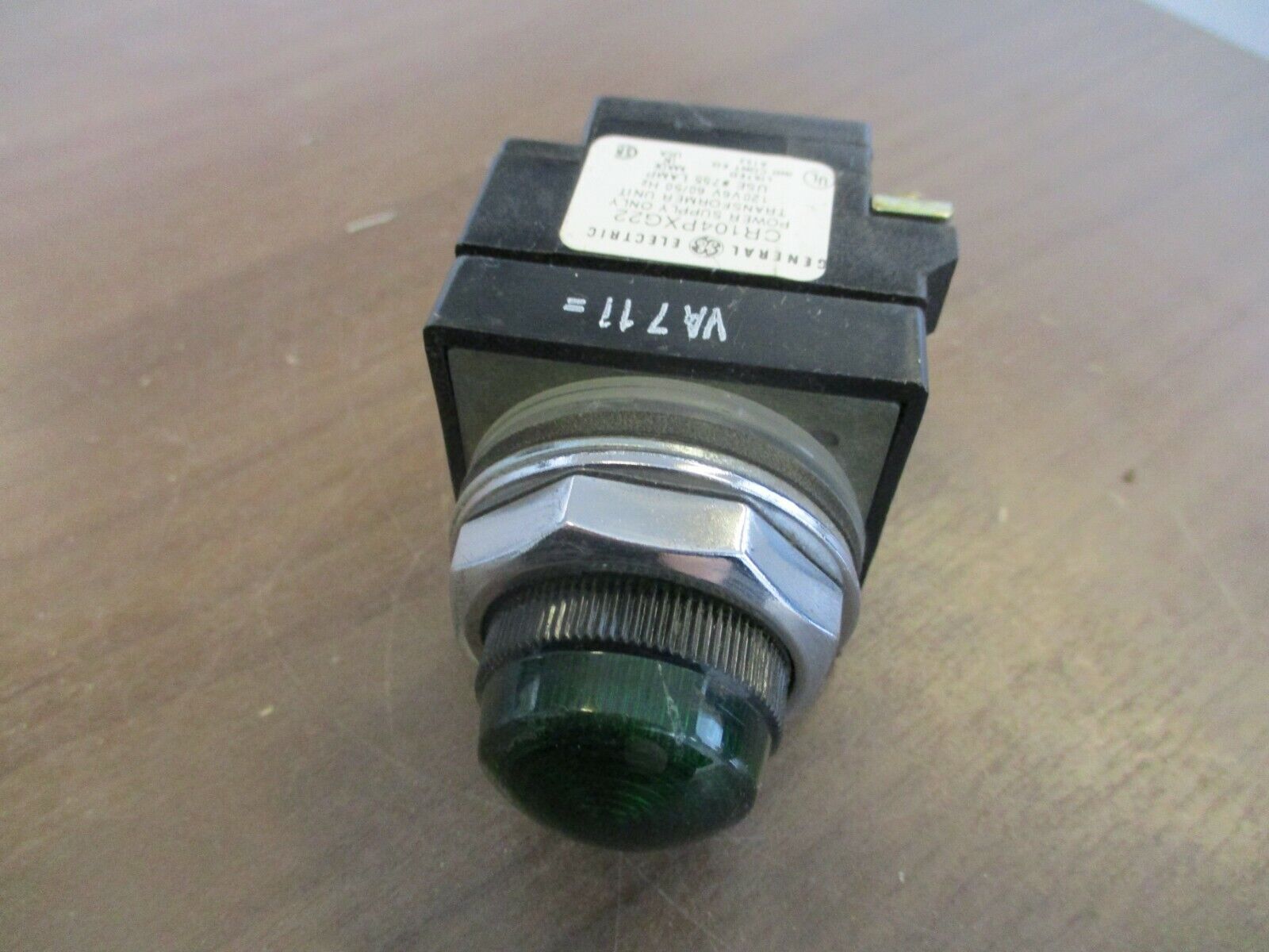 GE Indicator Light CR104PXG22 Green Used
